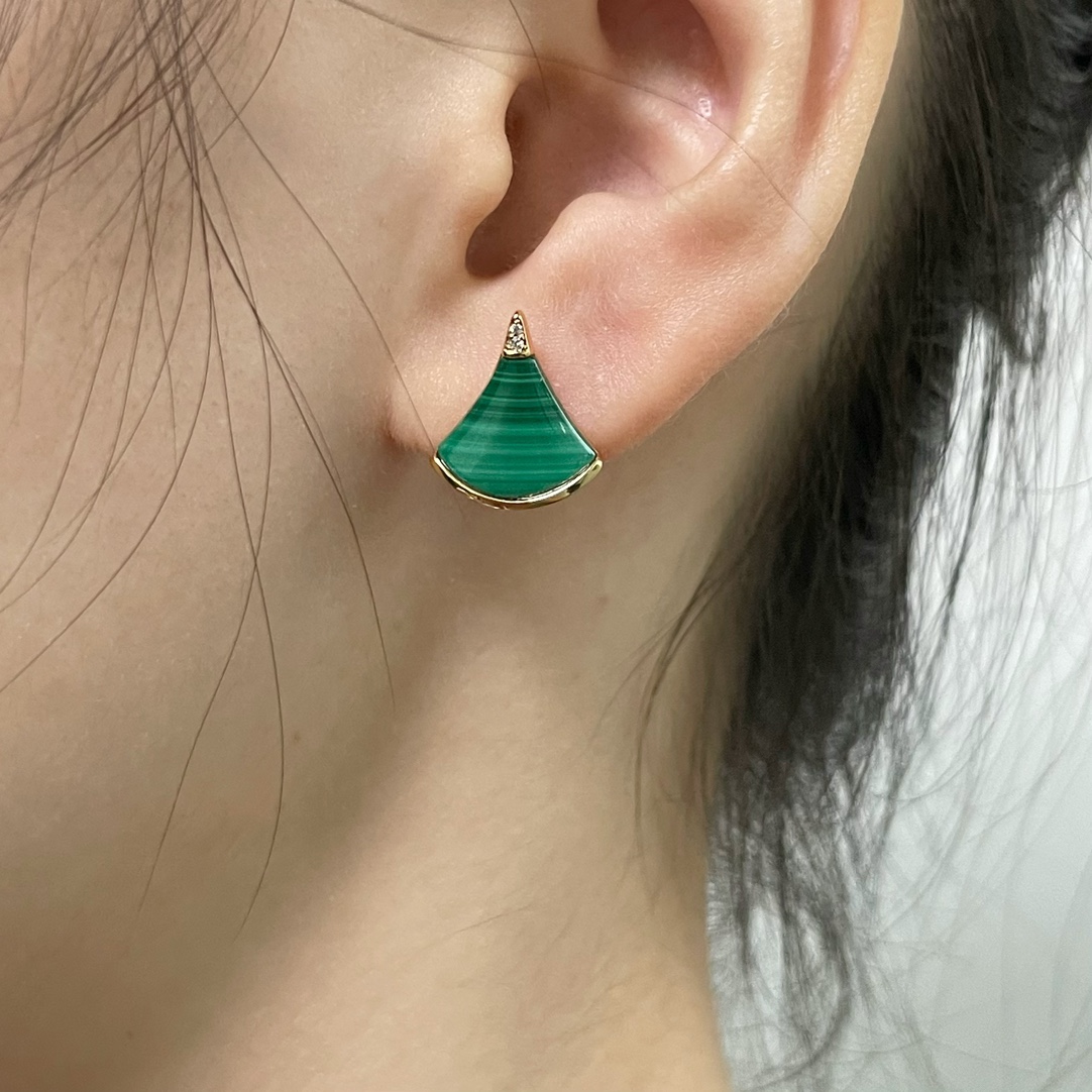 What is a 1:1 replica
 Bvlgari Jewelry Earring
