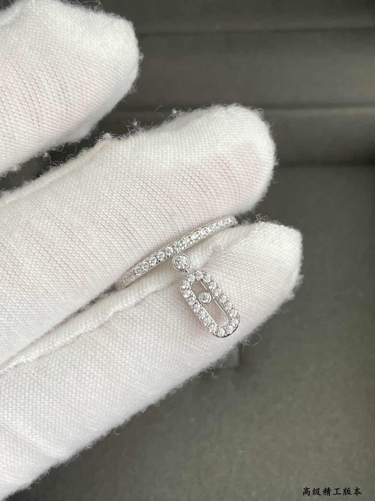 Messika Single-Stringed Ring: Classic Gold Metal Code with Love Connotation. - 图片 5