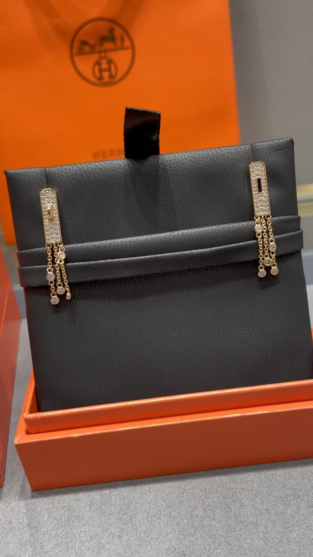 Hermès item