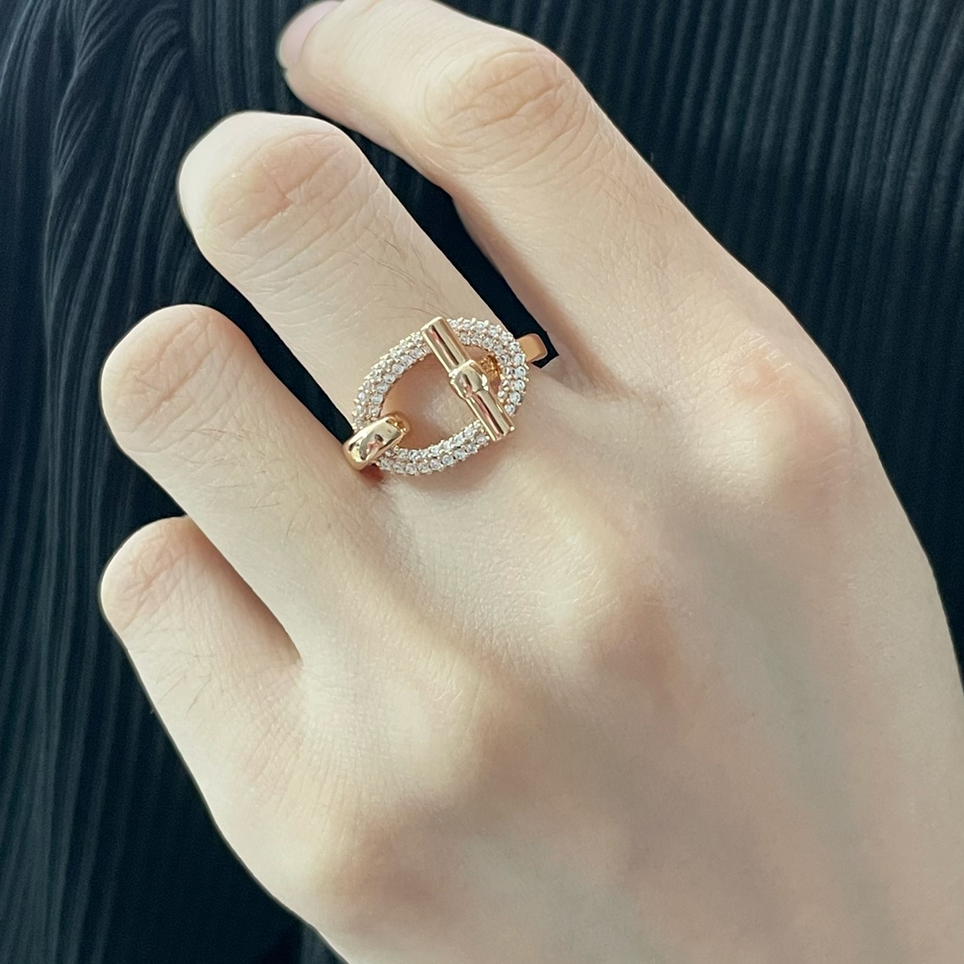  V金材质   码数：678  爱马仕椭圆OT戒指💍官网开版，分件组装！众多网红女神爱戴，手工铲钉镶嵌 
