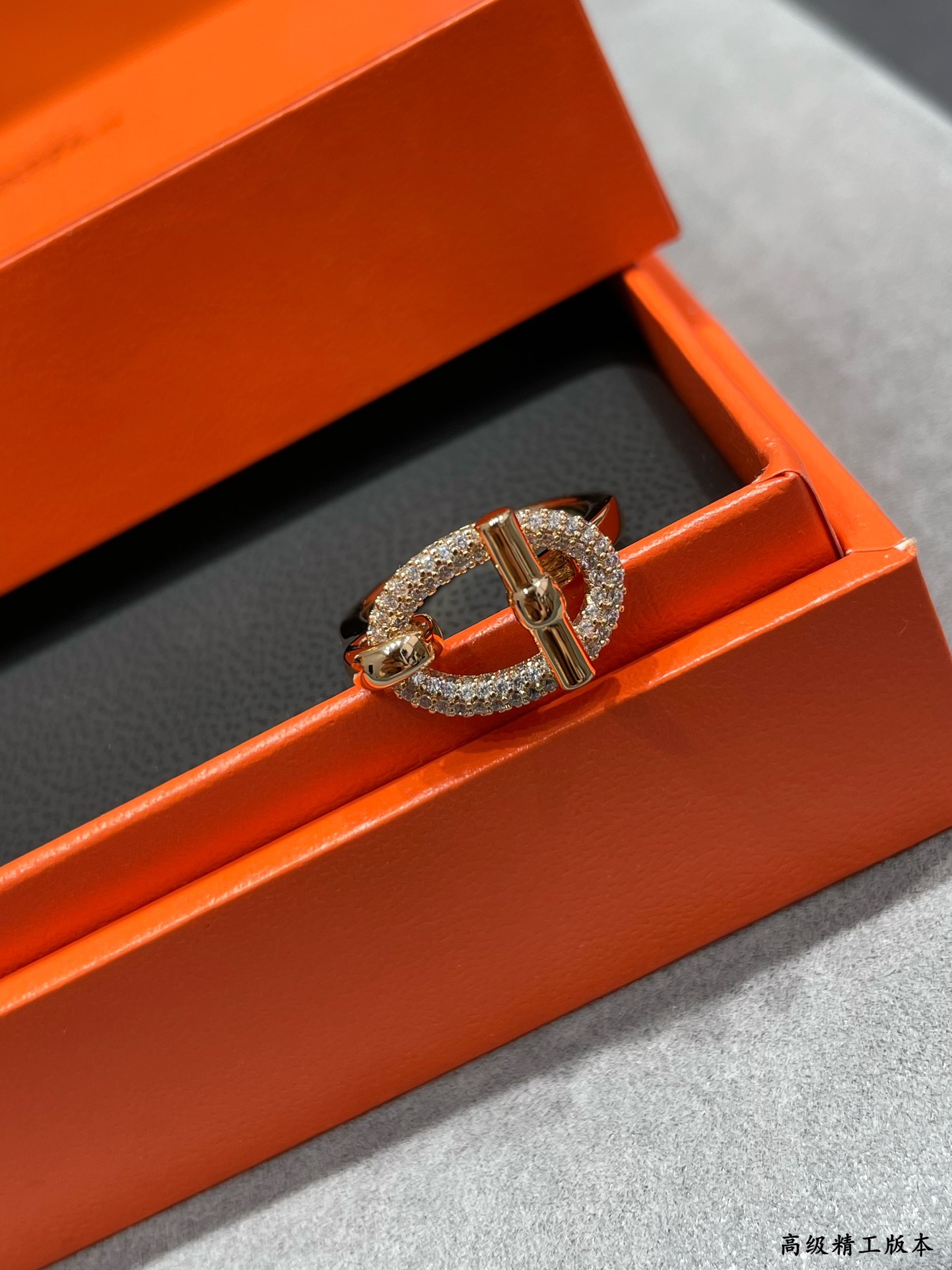  V金材质   码数：678  爱马仕椭圆OT戒指💍官网开版，分件组装！众多网红女神爱戴，手工铲钉镶嵌 