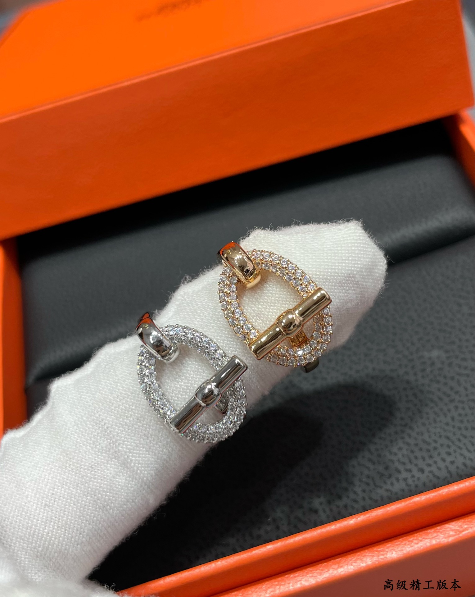  V金材质   码数：678  爱马仕椭圆OT戒指💍官网开版，分件组装！众多网红女神爱戴，手工铲钉镶嵌 