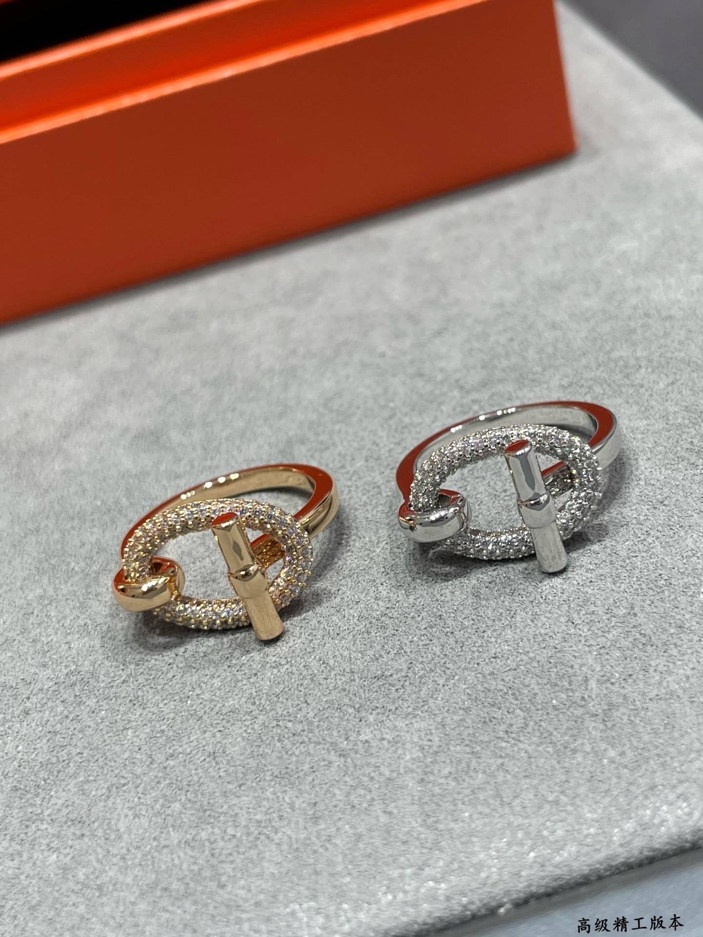  V金材质   码数：678  爱马仕椭圆OT戒指💍官网开版，分件组装！众多网红女神爱戴，手工铲钉镶嵌 