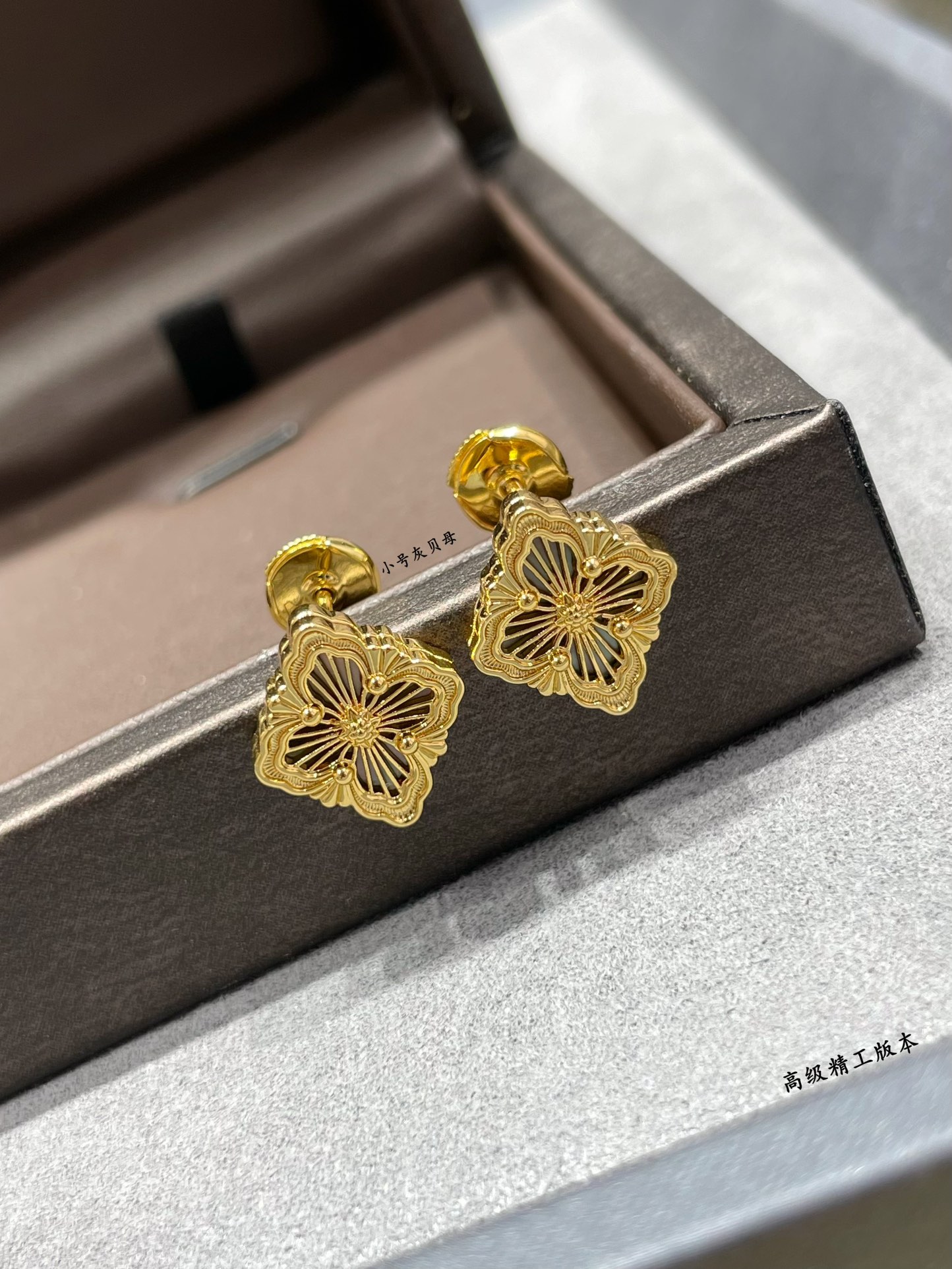 Artistic Gold Sculptures: Unique Silk Process with Geometric Designs. - 图片 7