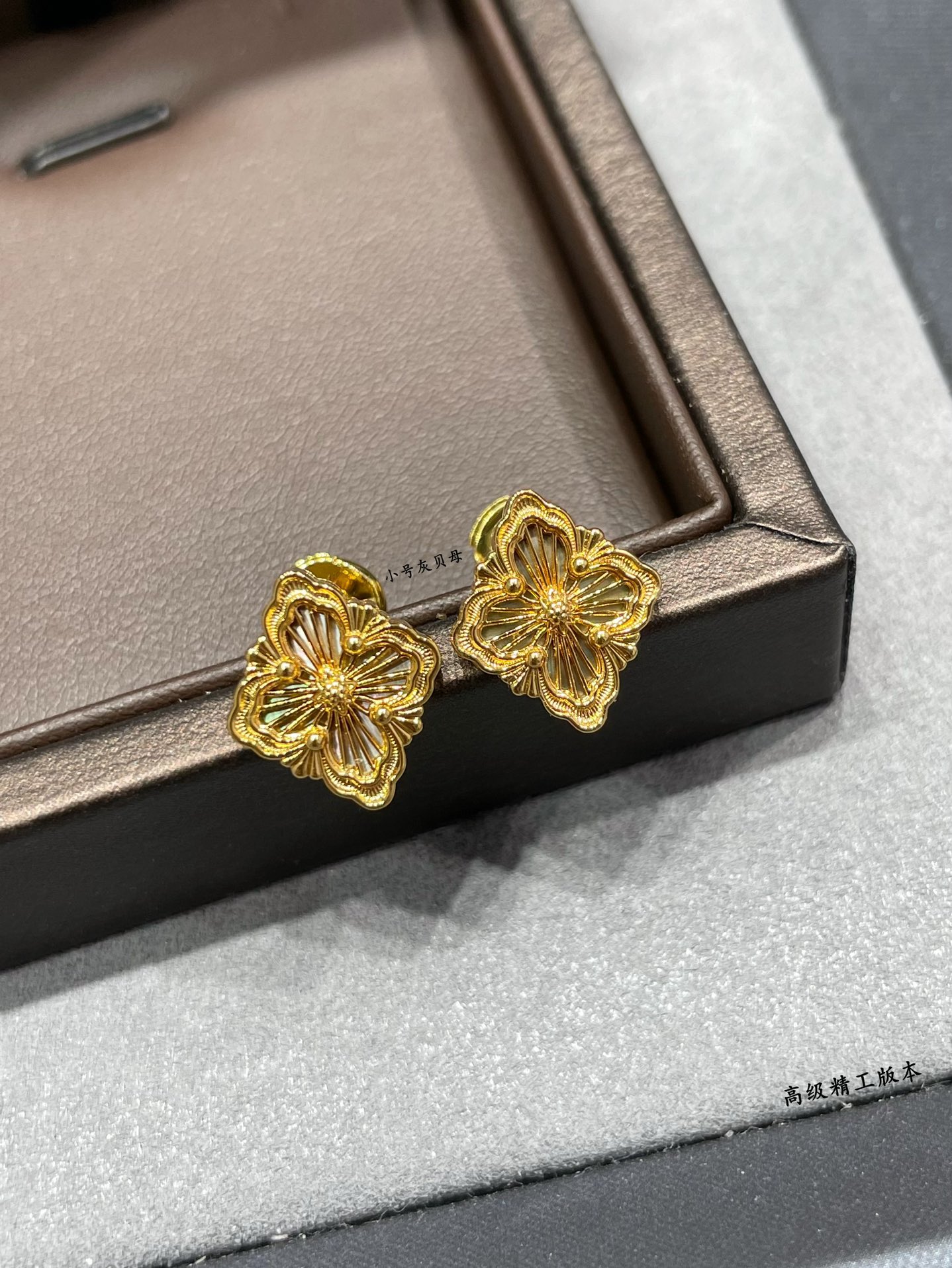 Artistic Gold Sculptures: Unique Silk Process with Geometric Designs. - 图片 2