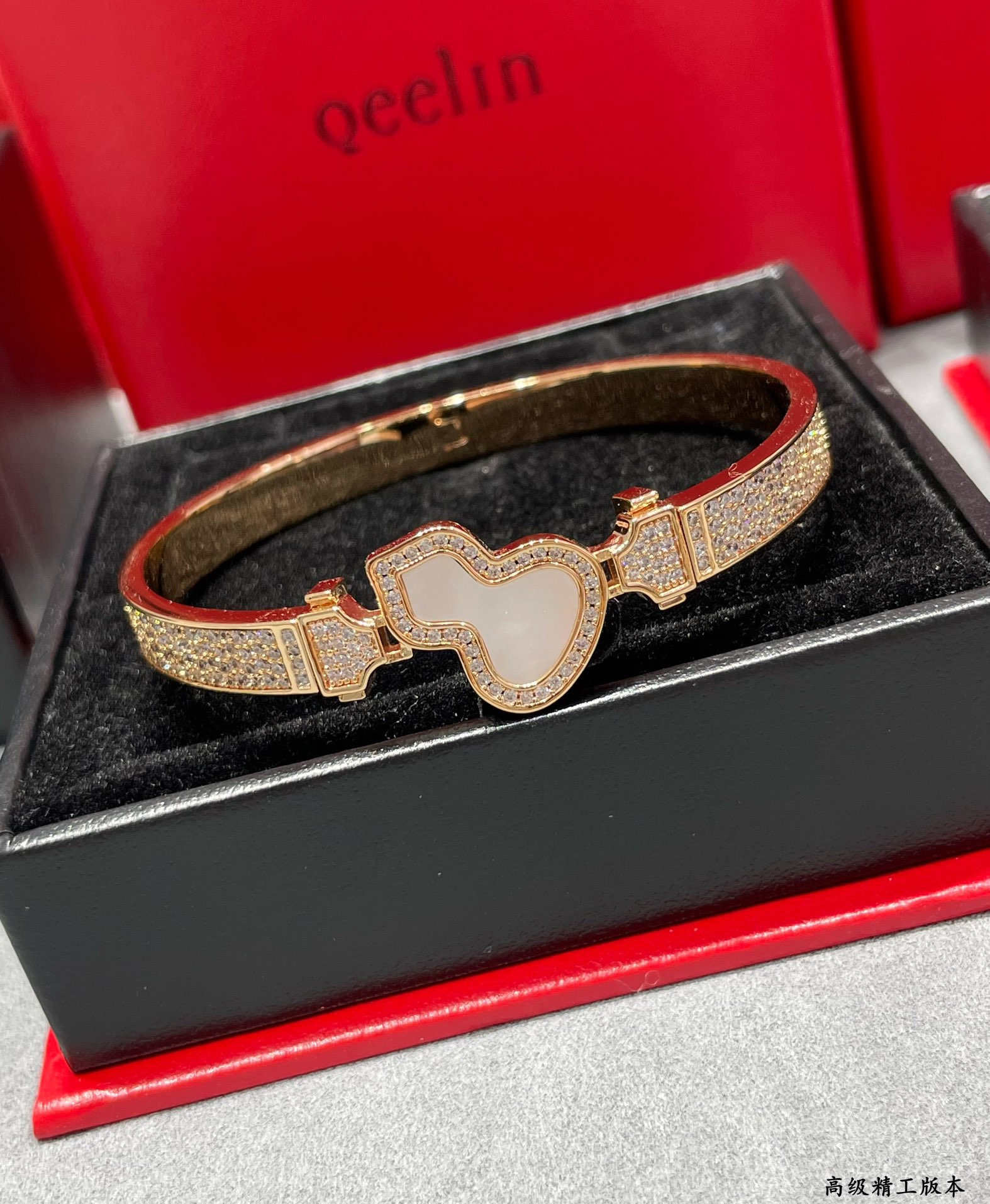 Queen’s Hand: 1040 V Gold Jewelry by Qeelin – Queen’s Signature Style - 图片 6