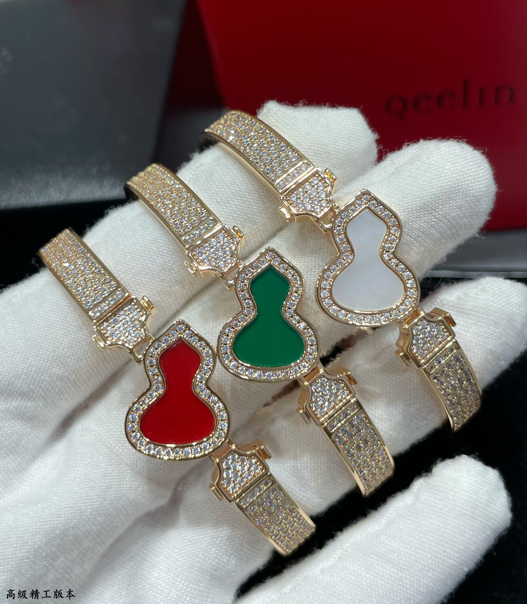 Elegant 1120 V Gold Wulu Bracelet by Qeelin with Peacock Green Handcrafted Design - 图片 9