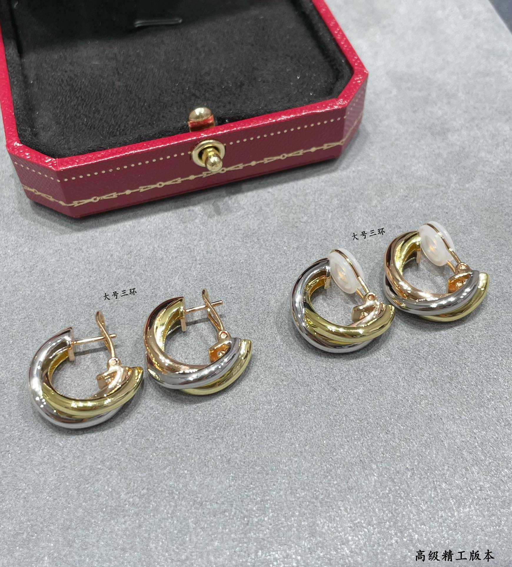 V金材质卡地亚大号三环耳夹又一款经典环抱镶嵌完美诠释对称美学优雅大方佩戴舒适度高也不容易勾搭到物品！真金