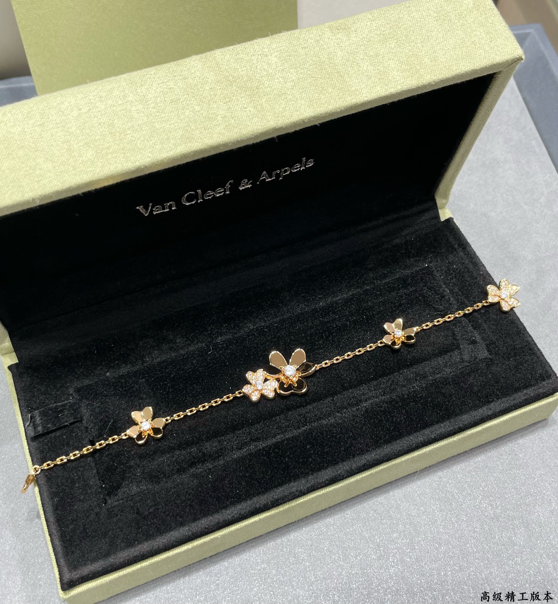 V金材质VCA高级光面钻三叶草手链打破四叶草的经典特别惹人爱衬肤色白嫩特别百搭适合任何场合姐妹聚会倍有面
