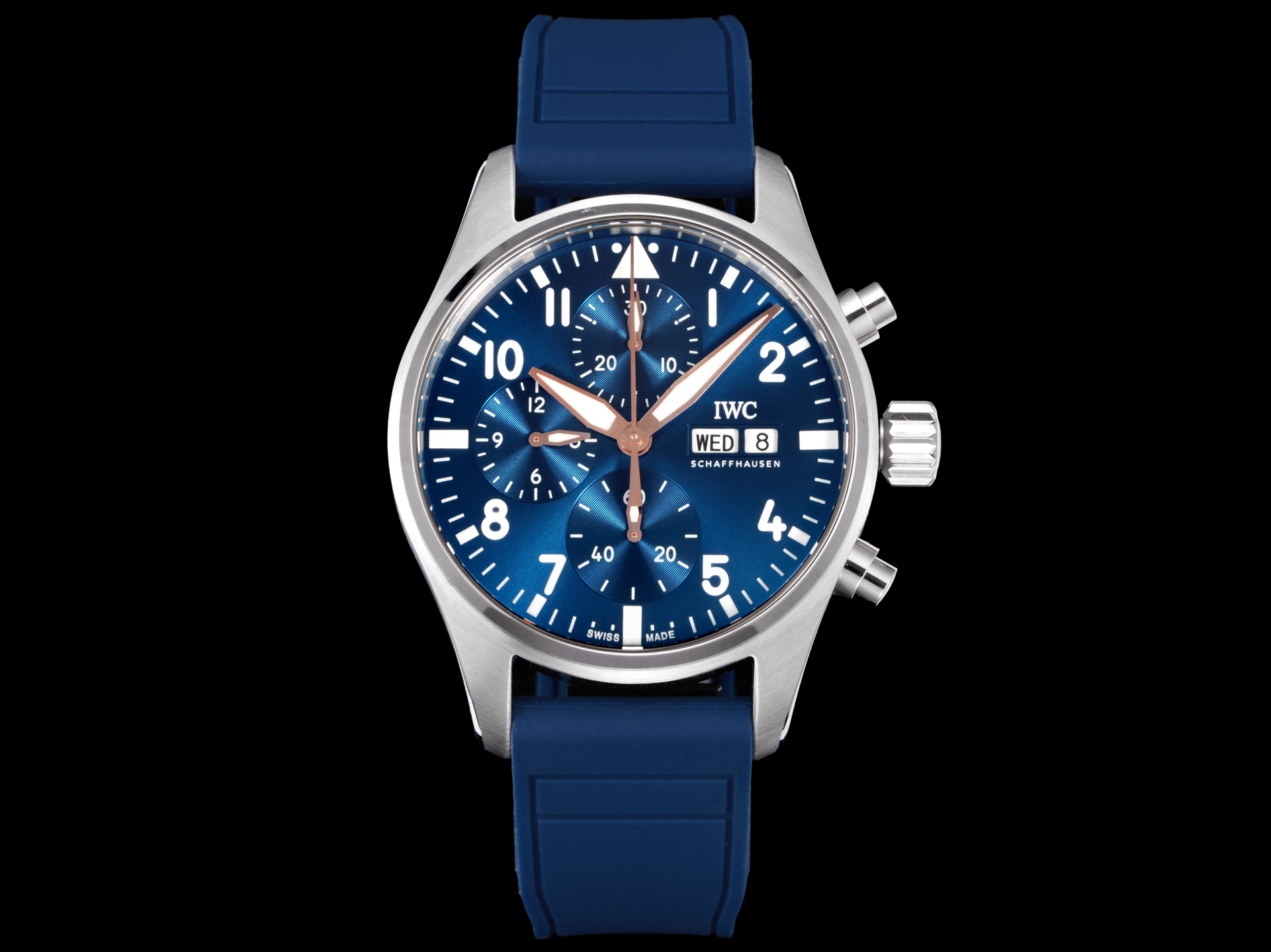 NO:879159,Unified TW new product, the new IWC Pilot's Little Prince Special Edition 41MM IW388120 1. The watch is polished and polished with 316 fine steel, with mature workmanship, clear and three-dimensional lines, harmonious color matching, and very versatile. 2. Compared with the previous pilot, the size of the new timepiece has been reduced to 41 size, which is more in line with the gold size of modern men's watches. 3. The dial design continues the pilot's classic cockpit dashboard style. The blue dial looks very clean.  4. The new transparent bottom design adopts the self-produced 69385 self-winding mechanical movement, which can provide the watch with a 46-hour power reserve after being fully wound. 5. The double-layer light blue anti-vertigo coating allows for clearer reading. It continues the classic appearance of the previous work, with a simple design and a precise core. 6. No expense is spared to open the original mold and match the counter's exclusive research and development of a quick-release fluororubber strap. TW's ingenious masterpiece. Welcome to taste it!  ,,iwc,gold19860909统一 TW新品 新款万国飞行员小王子特别版41MM IW388120 1.腕表采用316精钢打磨抛光,做工成熟,线条清晰而富有立体感,颜色搭配和谐,非常百搭. 2.与之前的飞行员相比,新款时计尺寸缩小到41尺寸,更加符合现代男表的黄金尺寸 3.表盘设计延续飞行员经典的驾驶舱仪表盘风格 蓝色表盘显得非常干净 4.全新透底设计采用改自产69385型自动上链机械机芯,上满链后能为腕表提供46小时动力储存 5.双层浅蓝色防眩晕镀膜更能清楚的读时,延续的前作的经典外观,设计至简 内核精密 6.不惜成本原装开模 搭配专柜独家研发快拆氟橡胶表带 TW匠心巨作 欢迎品鉴！,,iwc,gold,Watch