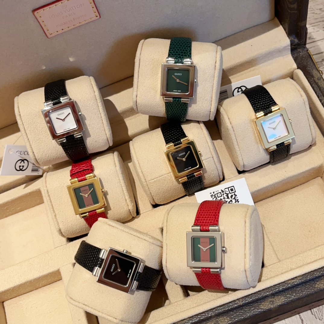 Gucchi’s Vintage “Little TV” Watch: Simple Elegance in Black and White - 图片 1