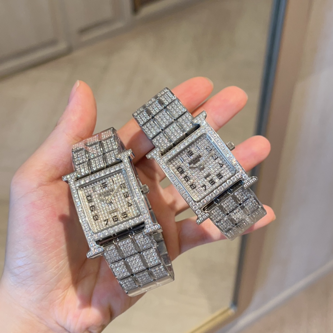 NO:156915,A watch strap half diamond strap full diamond. A set of straps (random color) is available for a luxury heart. Hermes super happy star women's watch. In the interweaving of fashion and quality, Hermes has always led the trend with its unique charm. Today, we present you a heart-warming super happy star women's watch. Hermes 