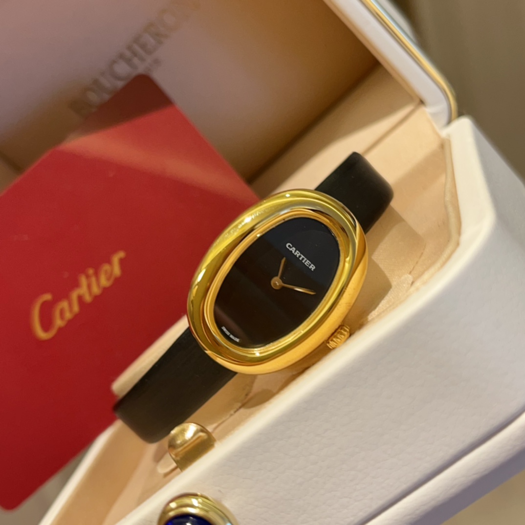 Cartier Baignoire Wristwatch: Classic Design Inspired by Cathedral Shape