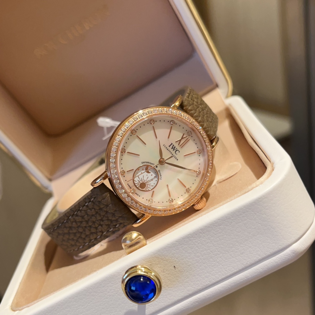 IWC Potofino 20-Year-Old Gold Watch: Time and Nature Symbolism in 34mm Beauty - 图片 6