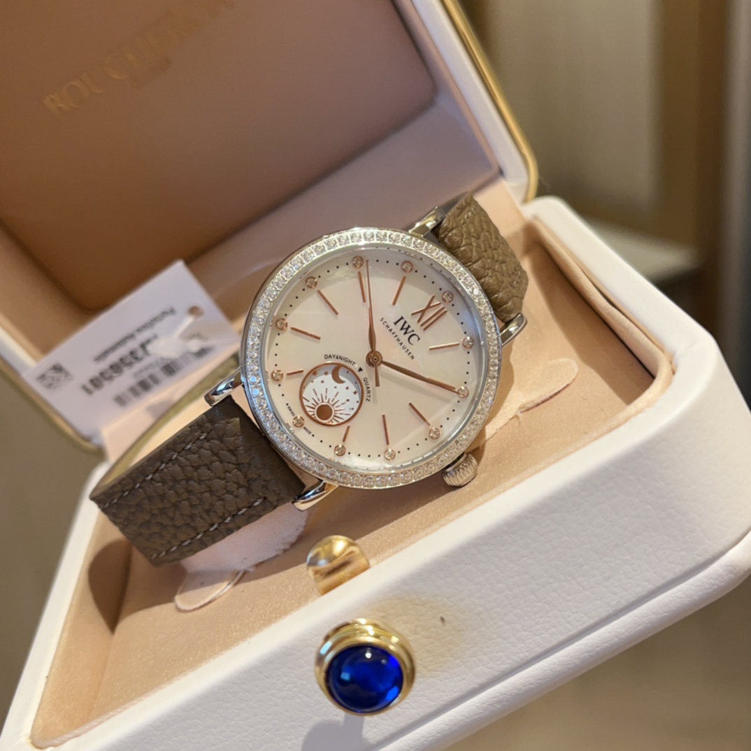 IWC Potofino 34mm Gold Watch with Moon Phase and Stars Rotation - 图片 2