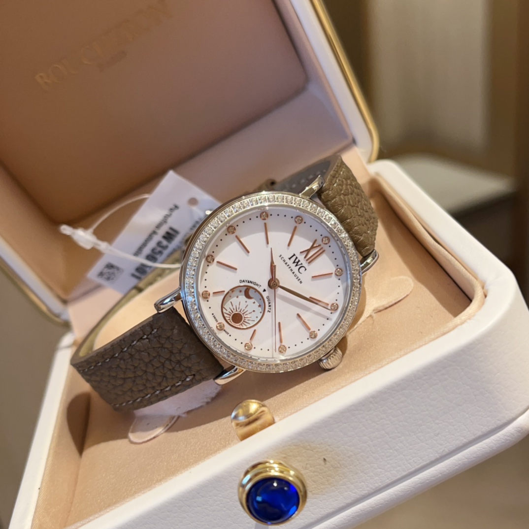 IWC Potofino 34mm Gold Watch with Moon Phase and Stars Rotation - 图片 4