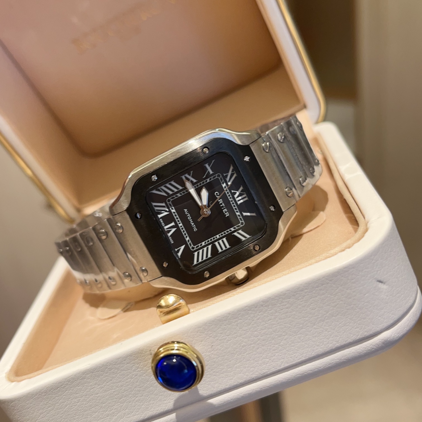 Cartier Santos: Black Gold Robotic Watch for Women – Legendary Adventure and Precision - 图片 4
