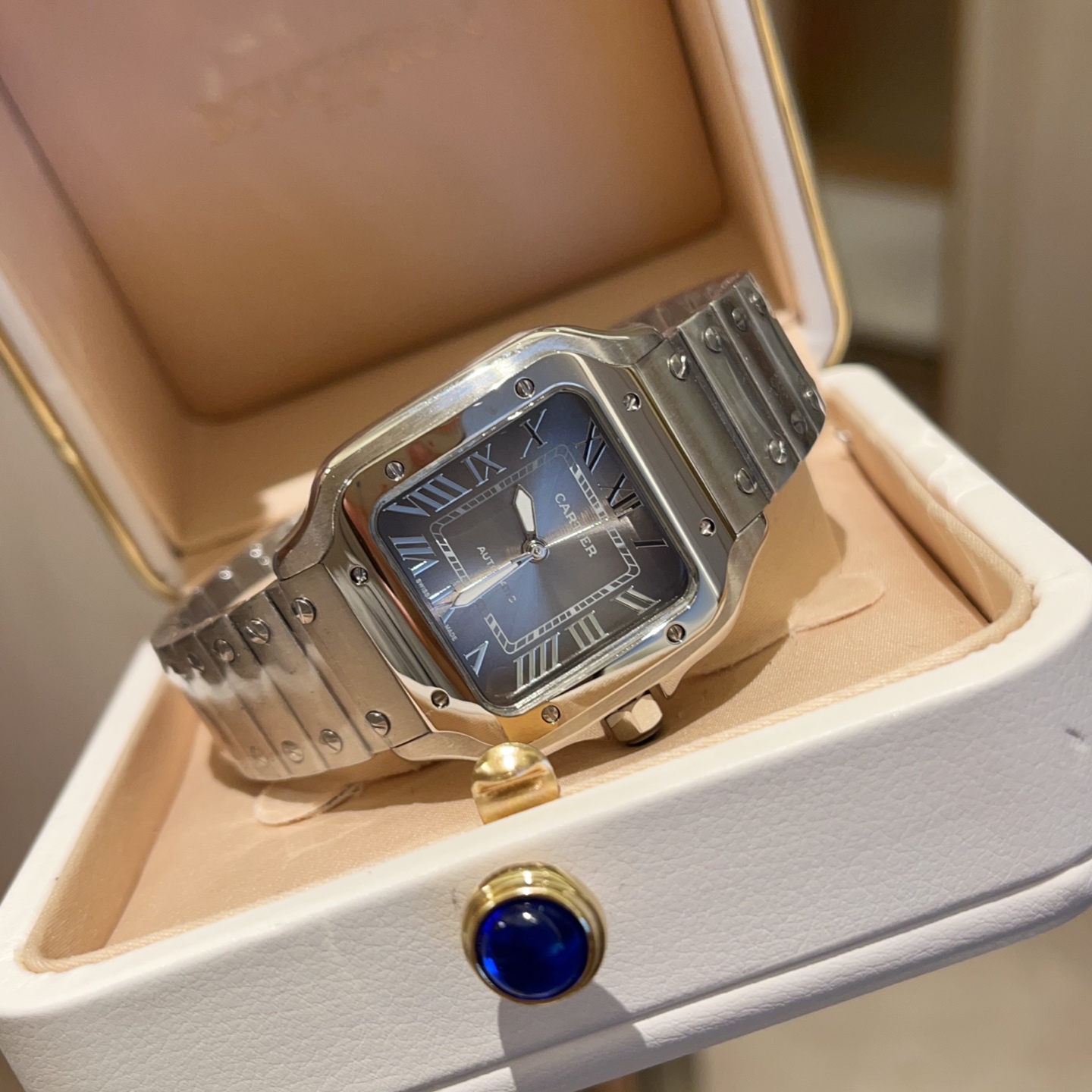 Cartier Santos: Black Gold Robotic Watch for Women – Legendary Adventure and Precision - 图片 3