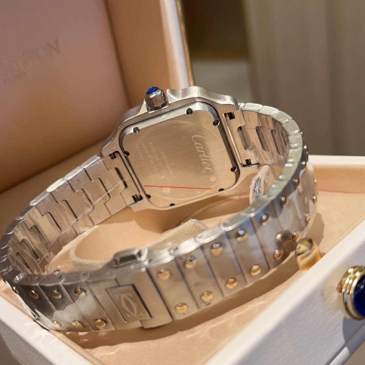 Cartier Santos: Black Gold Robotic Watch for Women – Legendary Adventure and Precision - 图片 8