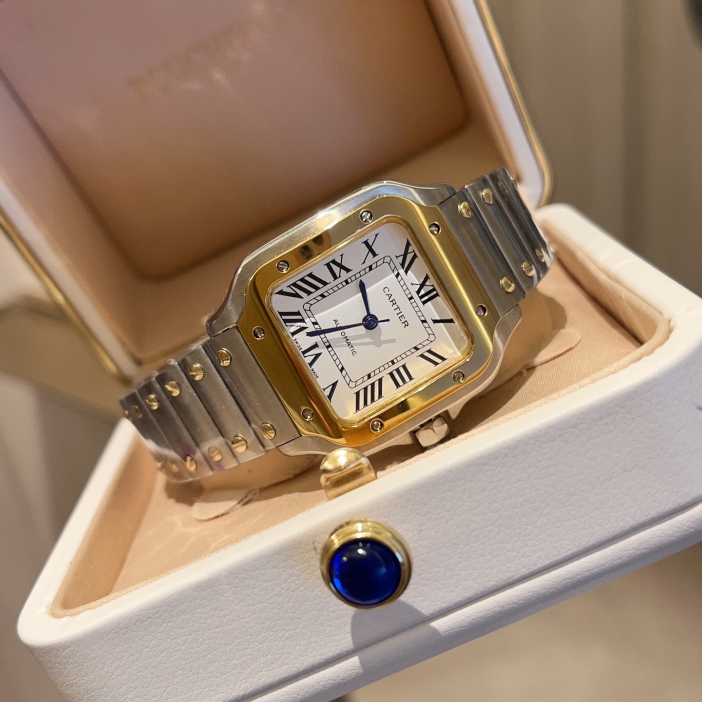 Cartier Santos: Black Gold Robotic Watch for Women – Legendary Adventure and Precision - 图片 6