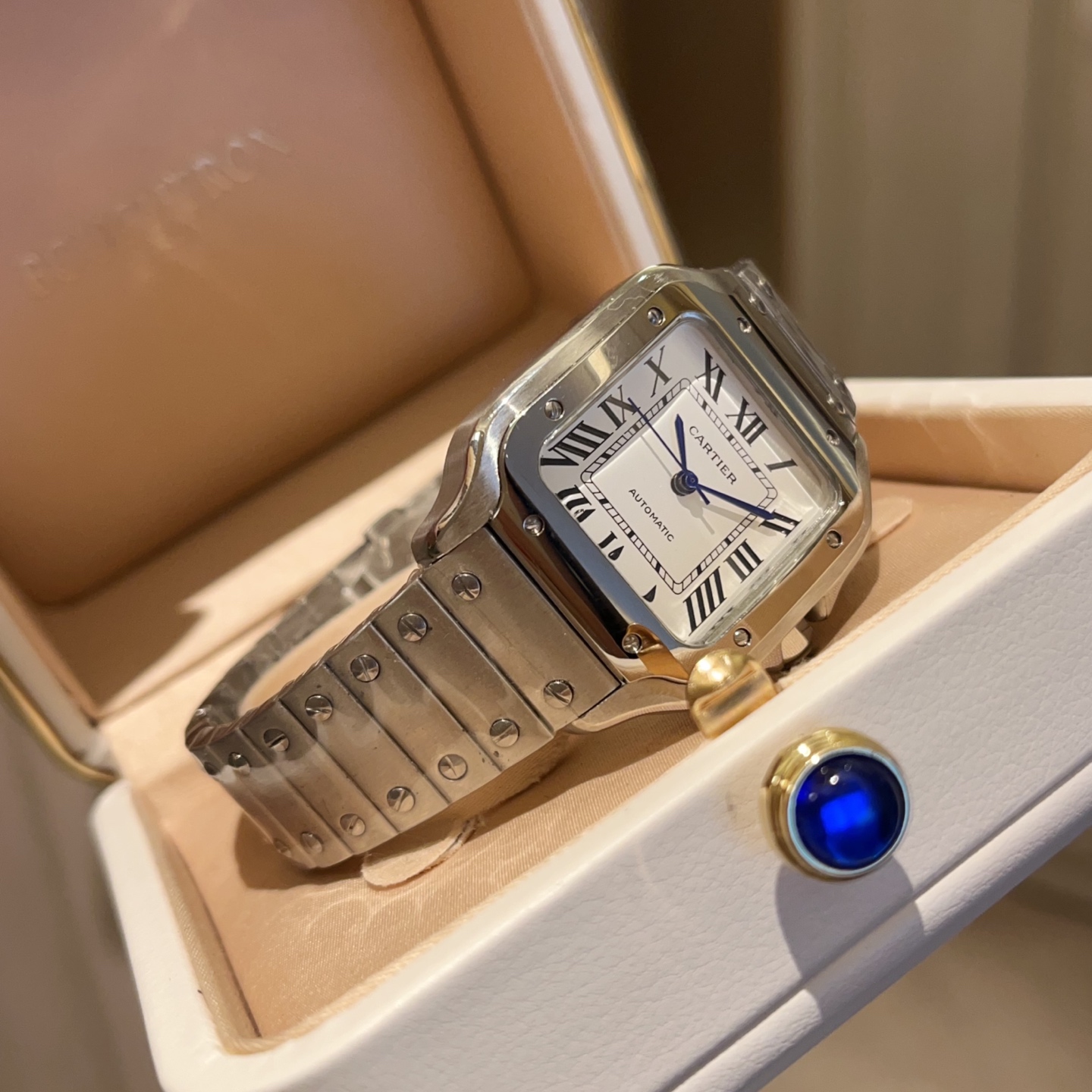 Cartier Santos Black Gold 20 Female Watch: Legendary Precision for Urban Adventurers - 图片 2