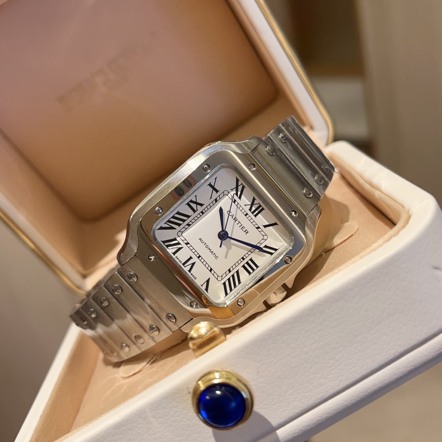 Cartier Santos Black Gold 20 Female Watch: Legendary Precision for Urban Adventurers - 图片 4