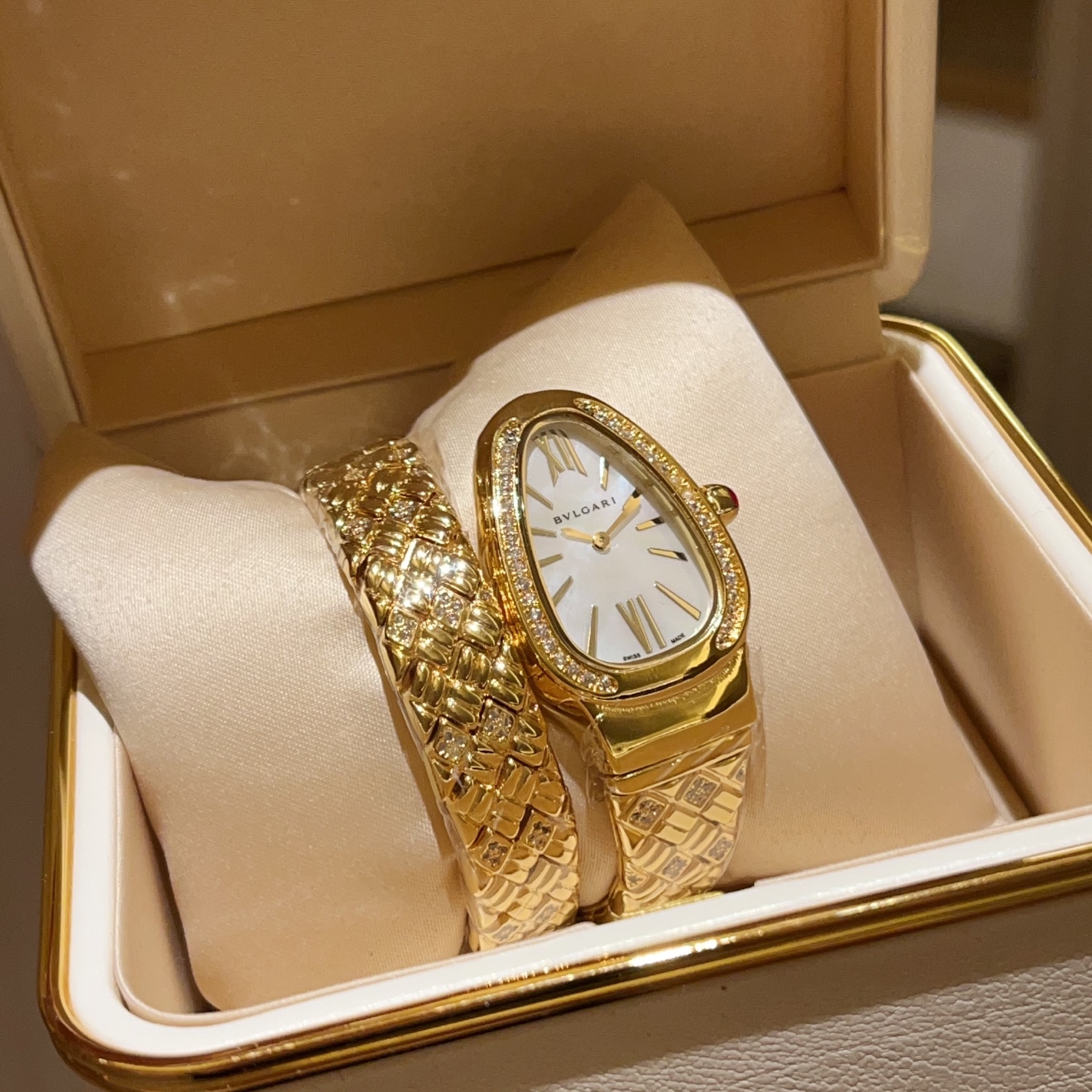 Bvlgari Pogley Unveils Serpentin SPG Wristwatch for 2025 Snake Year - 图片 8