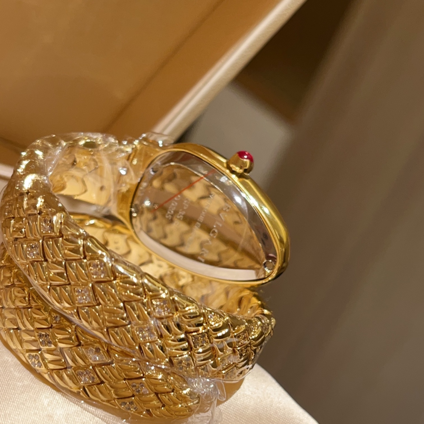 Bvlgari Pogley Unveils Serpentin SPG Wristwatch for 2025 Snake Year - 图片 5