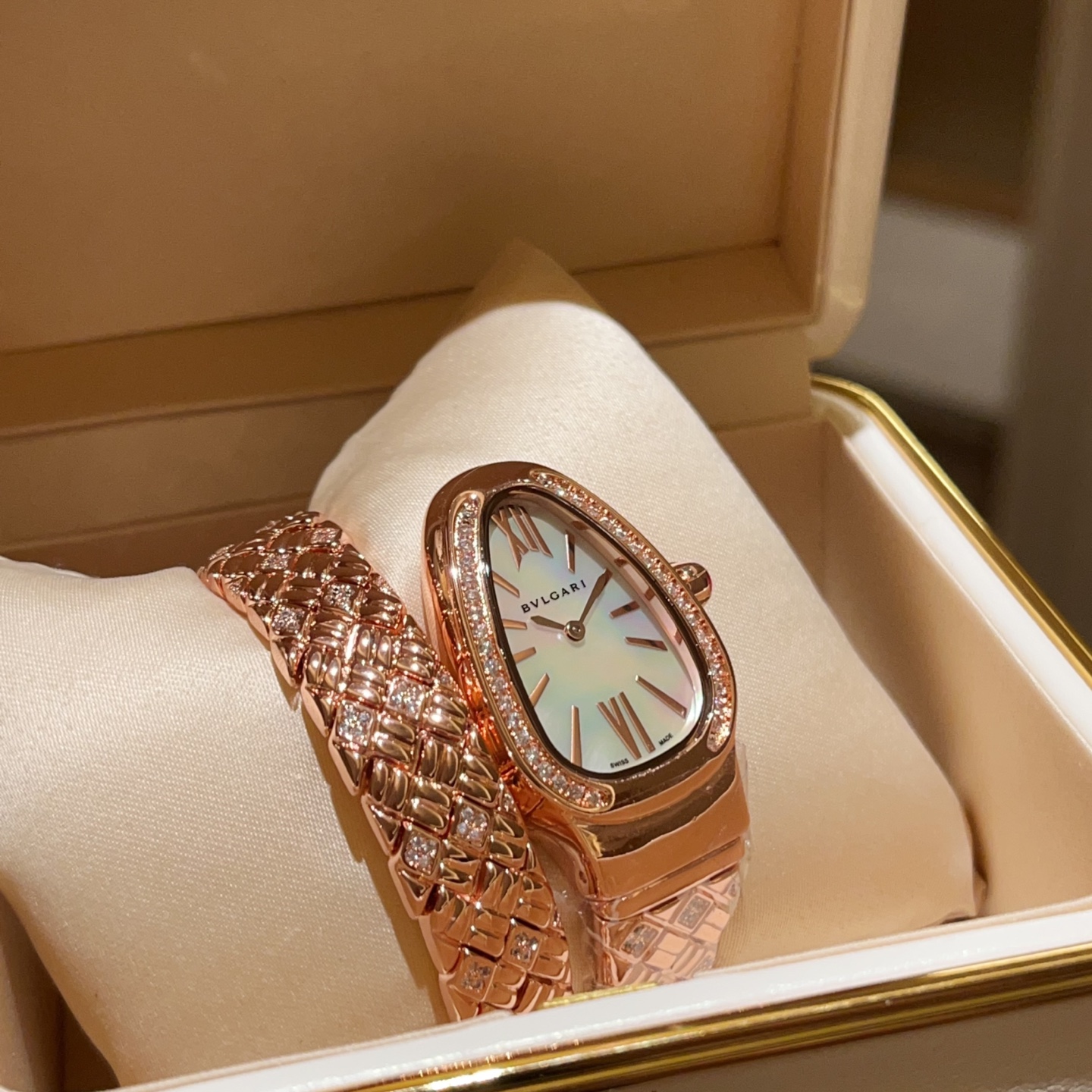 Bvlgari Pogley’s Serpentin SPG Wristwatch: Albino Art in Snake Year Theme - 图片 7