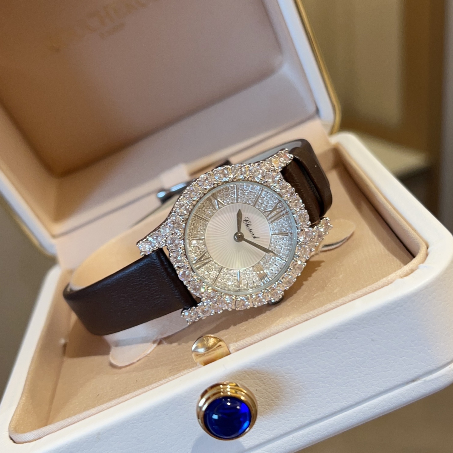שעון יקרת Chopard L'Heure du Diamant - שמשות קלאסית לכל אירוע 6 i1744088518637 7902 0 4