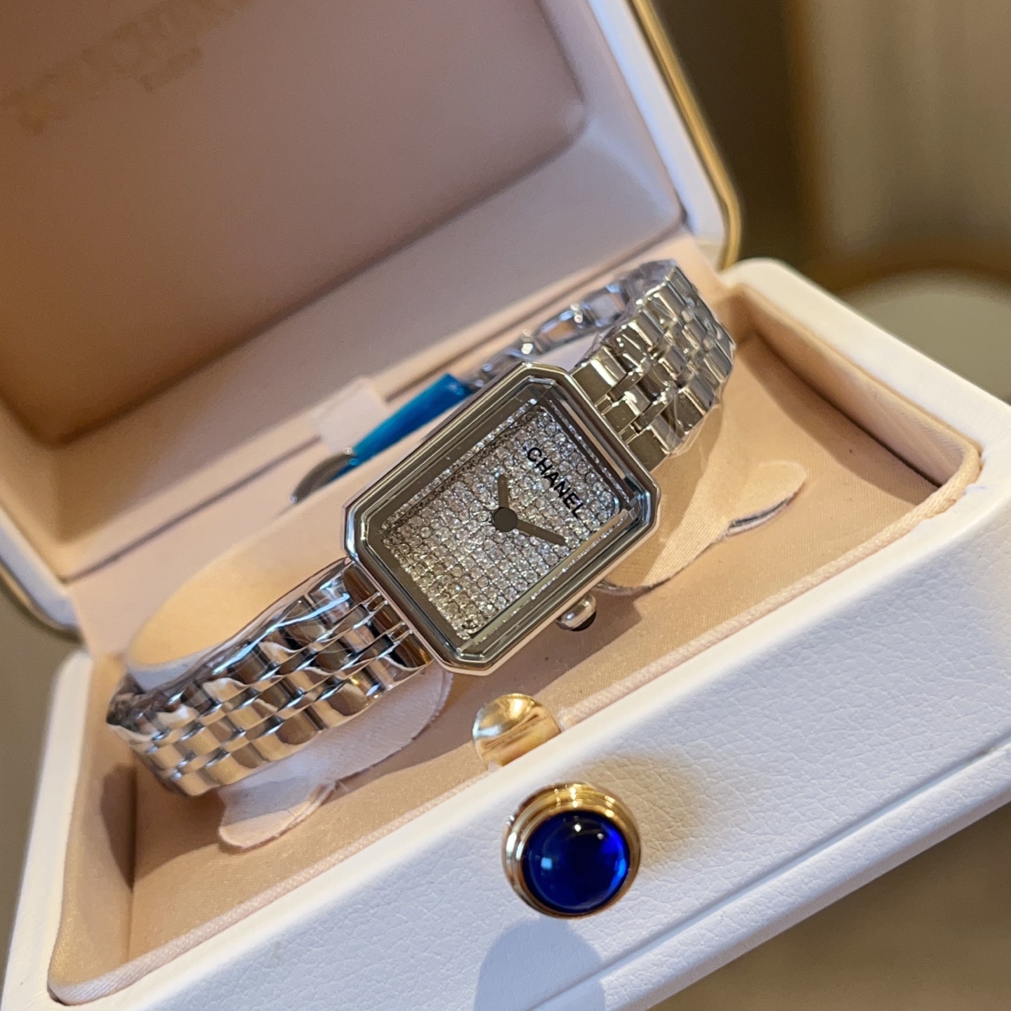 Chanel Première : Élégance intemporelle, montre iconique pour femme