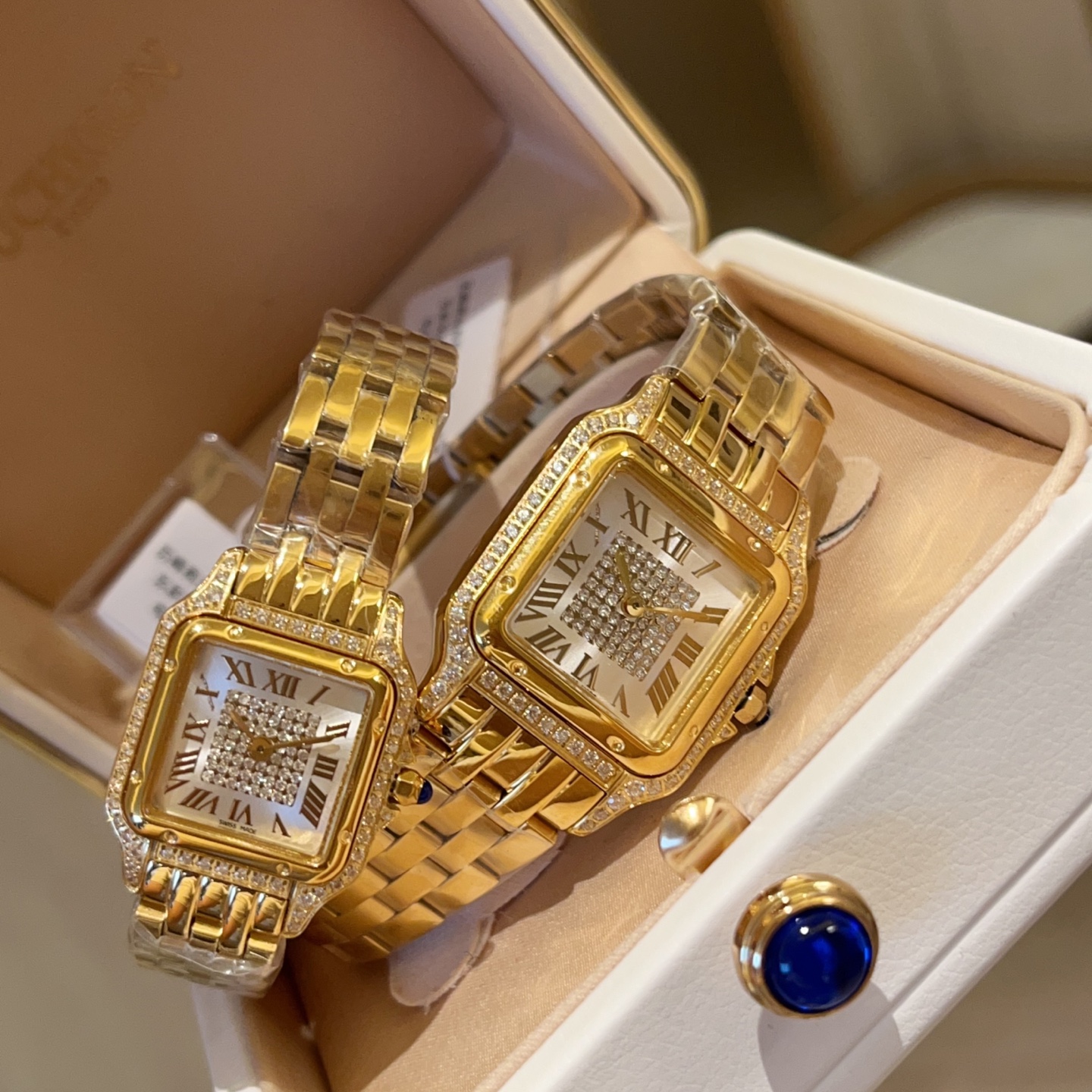Panthère de Cartier: Elegante Reloj de Acero Inoxidable con Detalle de Diamantes