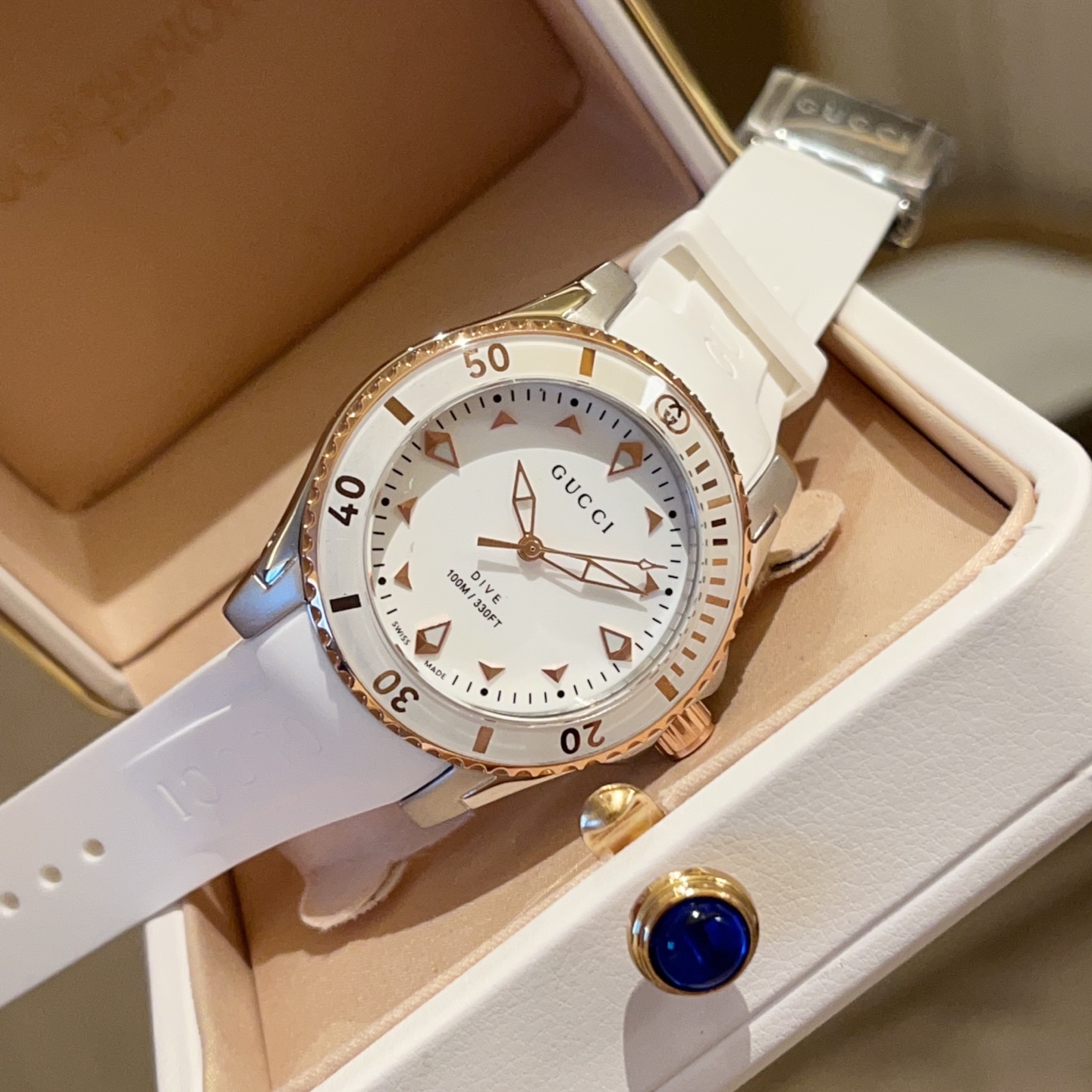 Gucci Dive Dameshorloge - Wit met roze details, 40mm
