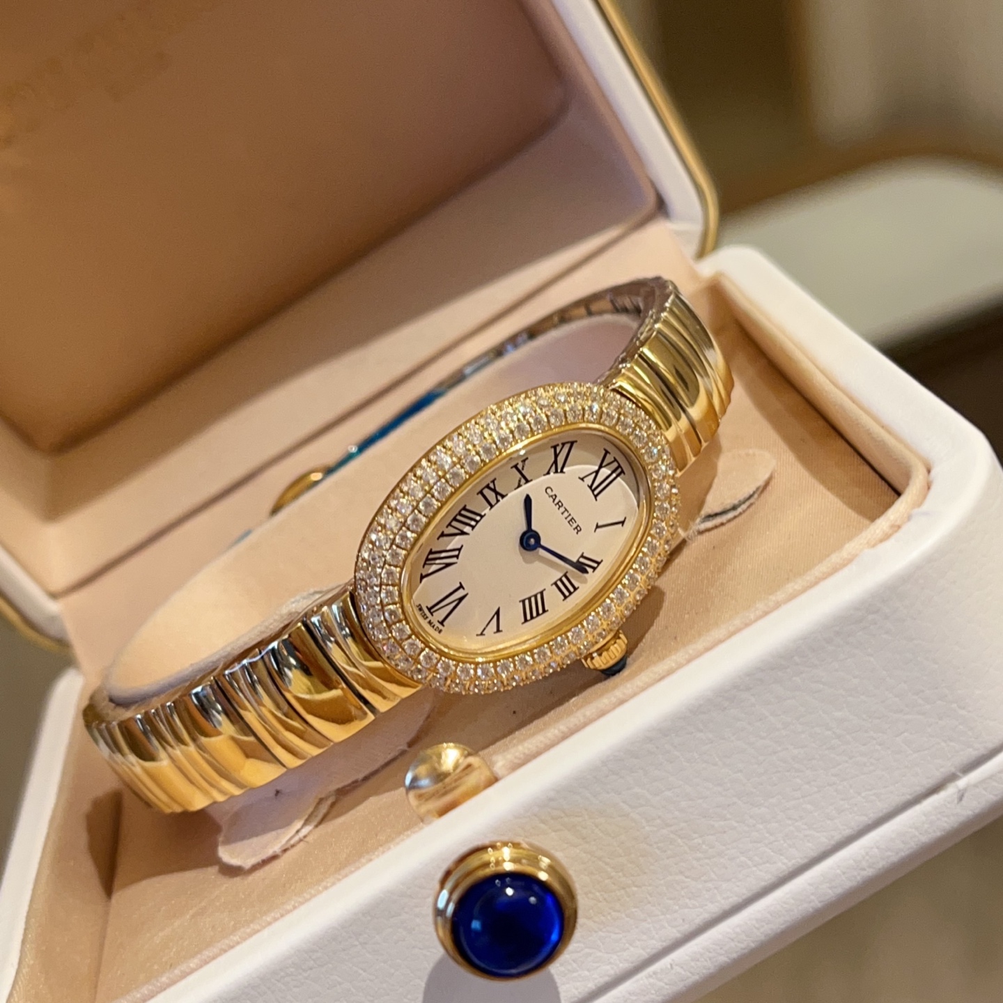 שעון יד אלגנטי מסדרת Baignoire של Cartier - יפה וקלסיִ 4 i1757573936116 4686 0 4
