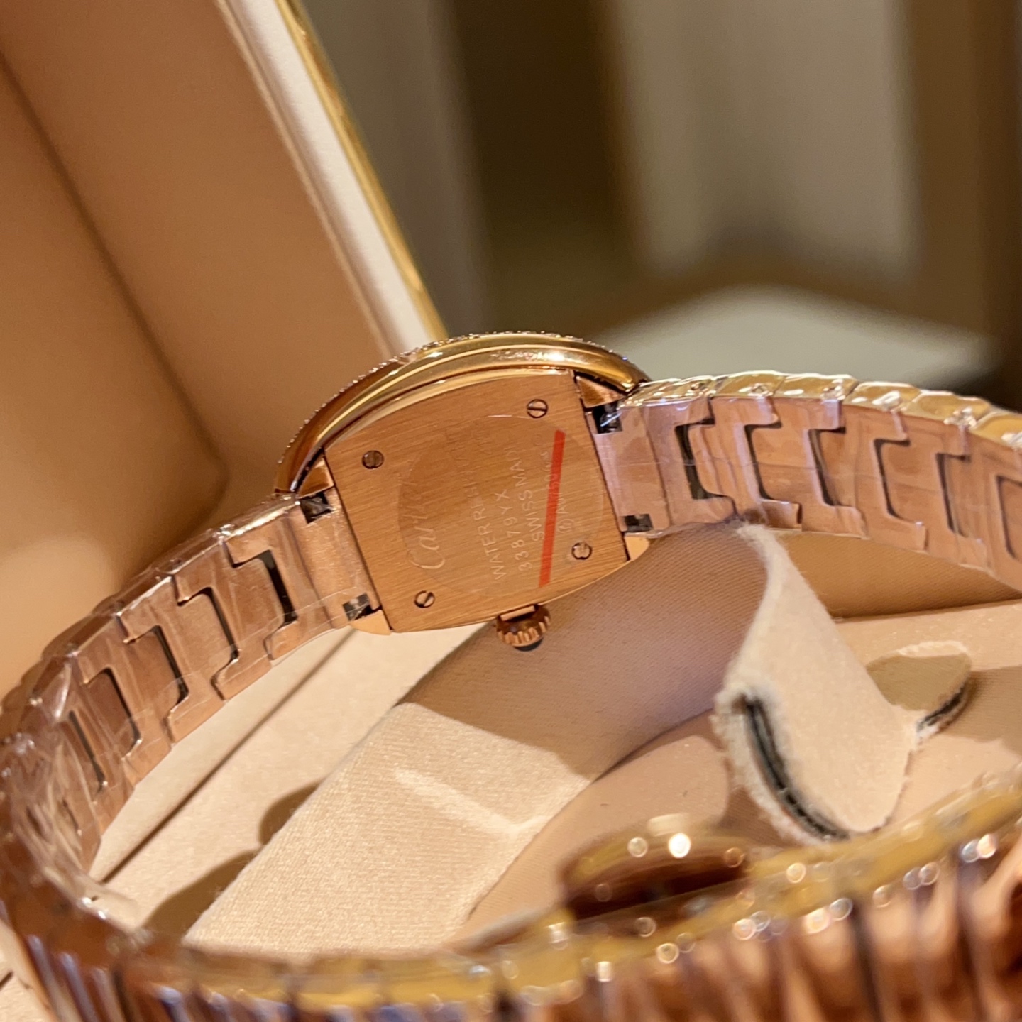 שעון יד אלגנטי מסדרת Baignoire של Cartier - יפה וקלסיִ 10 i1757573936141 9860 0 8