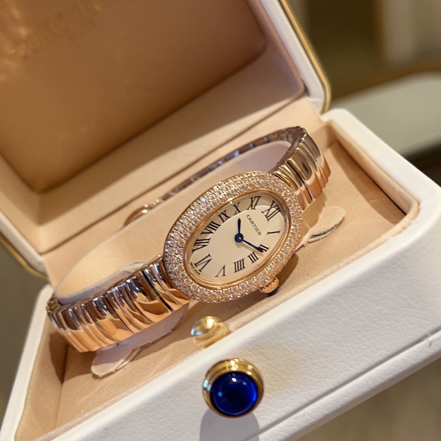 שעון יד אלגנטי מסדרת Baignoire של Cartier - יפה וקלסיִ 5 i1757573936144 2942 0 5