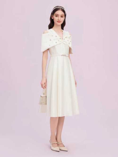 Elegant Beaded V-Neck A-Line Dress - Perfect for Any Occasion 1 Elegant Beaded V-Neck A-Line Dress - Perfect for Any Occasion