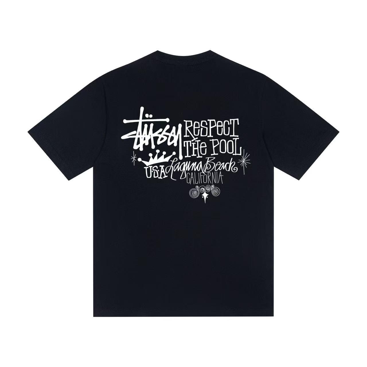 P53 款号HN7156（高品质版本，区别通货） Stussy SS26。英文印花logo圆领短袖T恤 男女同款 -面料精选32支230克双纱面料 手感柔软舒适 吸汗透气. -百搭款 原单品质 情侣款穿搭首选. -大厂做工 肩部四针五线 …