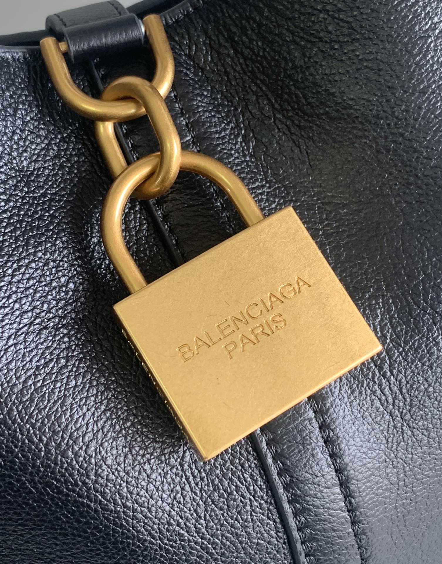 巴黎世家 BALENCIAGA 锁饰Locker流浪包购物袋