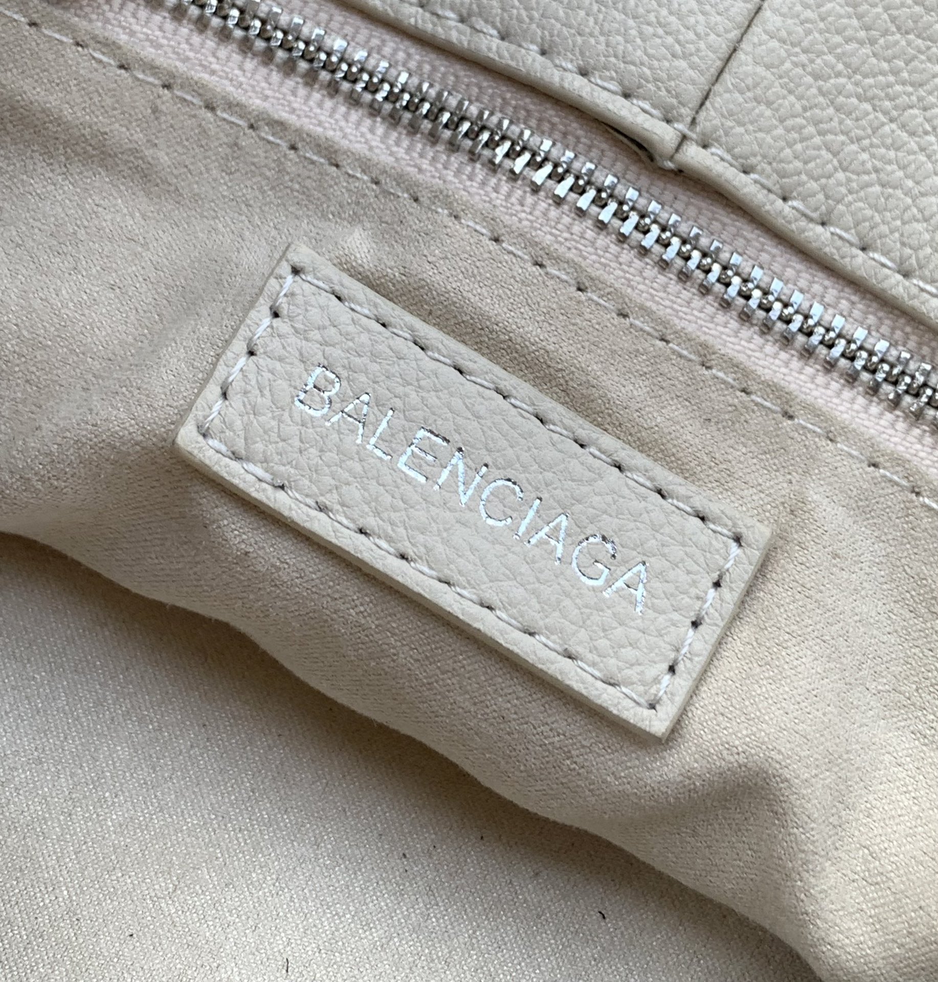 巴黎世家 BALENCIAGA 锁饰Locker流浪包