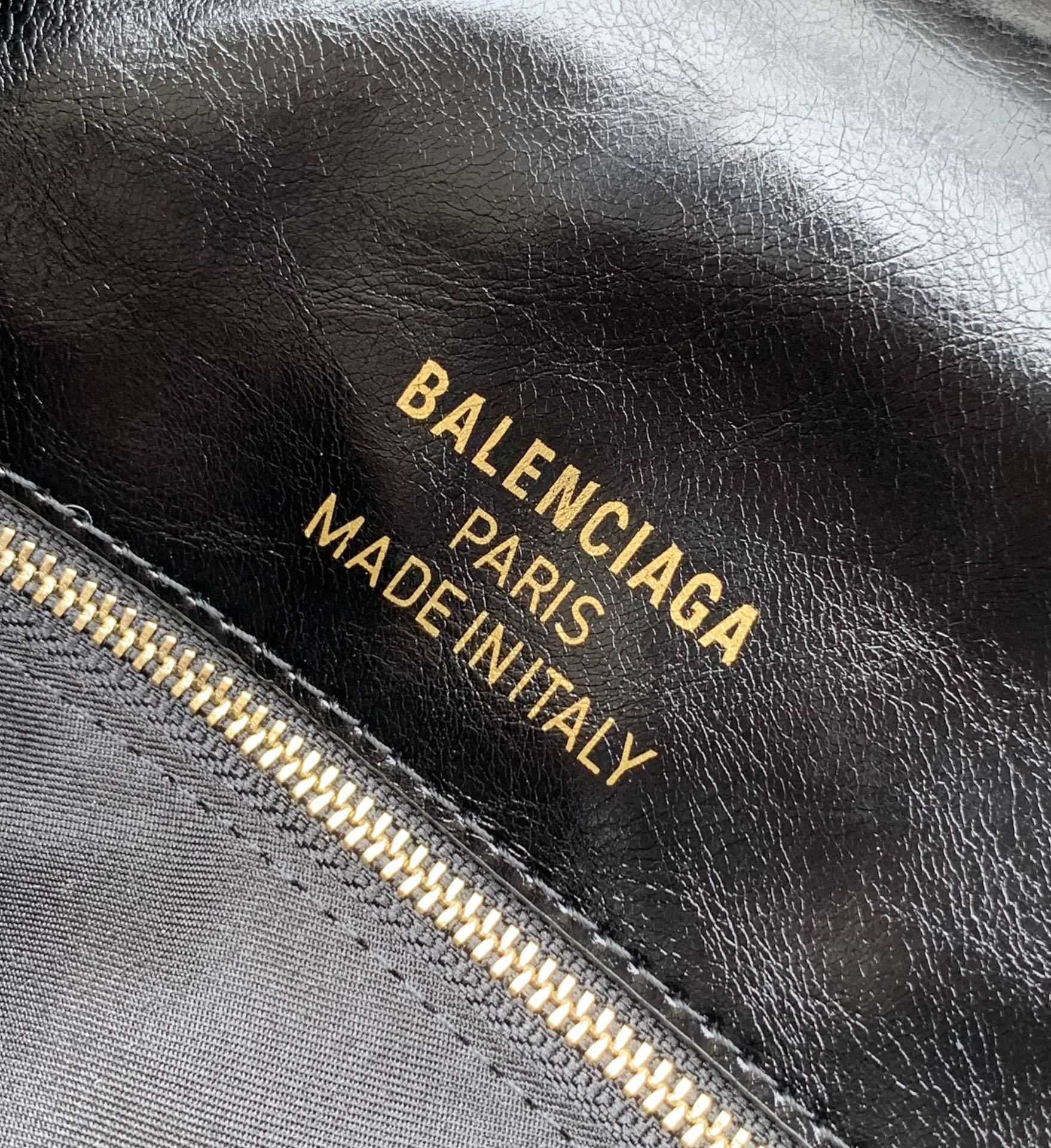 巴黎世家 BALENCIAGA 新款 HOBO 系列腋下包单肩包