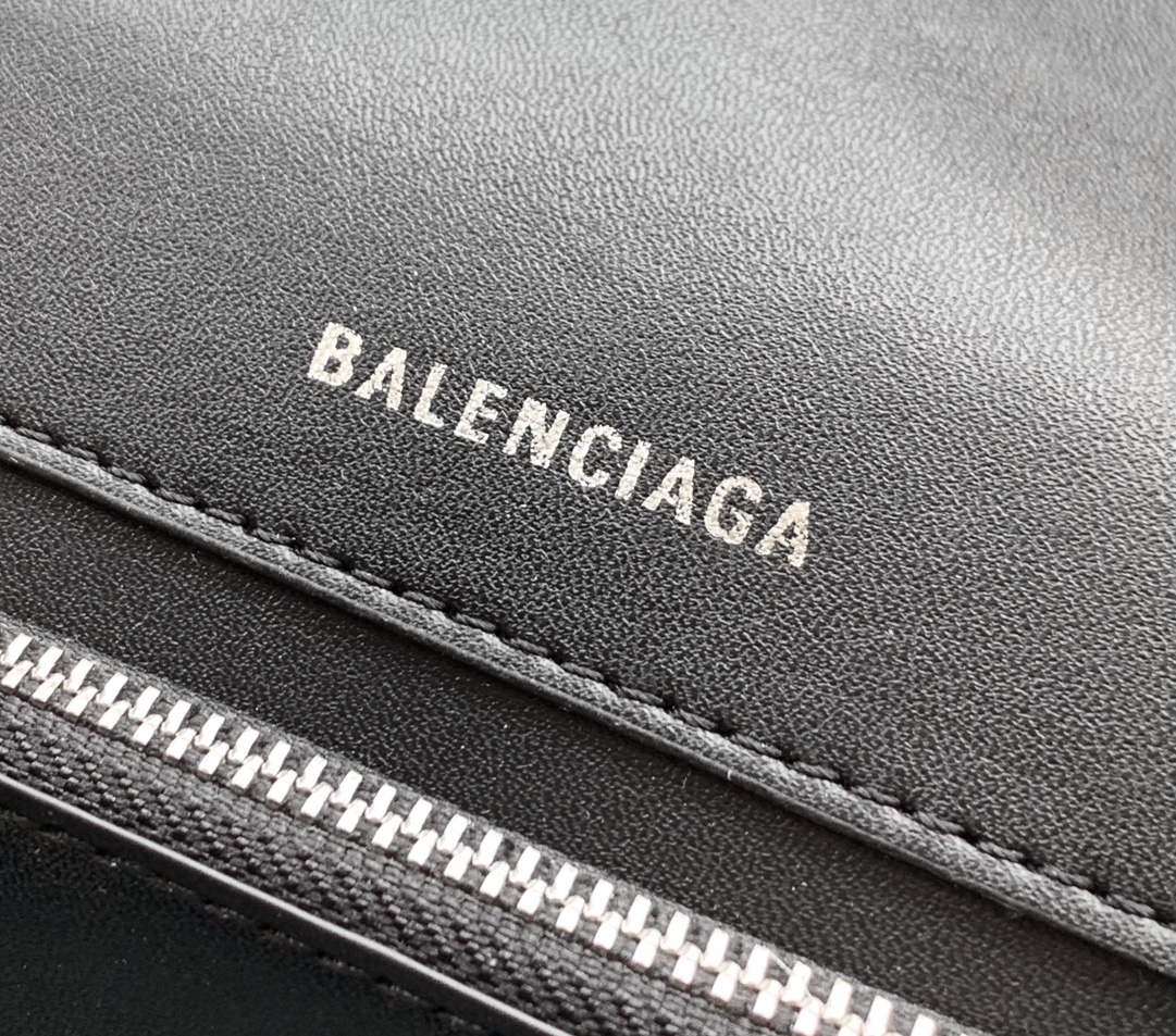 巴黎世家 BALENCIAGA Hourglass沙漏包与LeCagole机车包