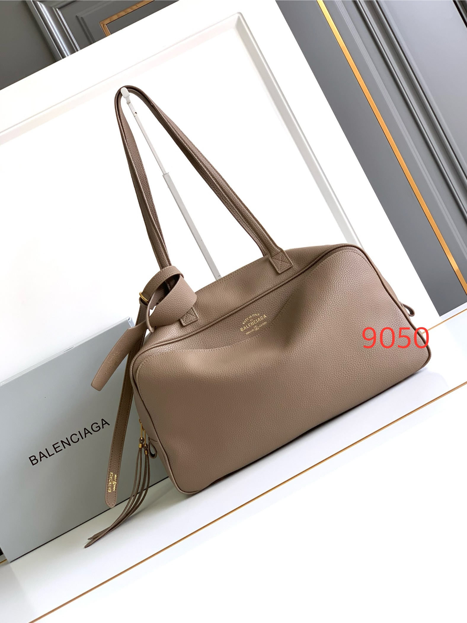 Balenciaga large everyday