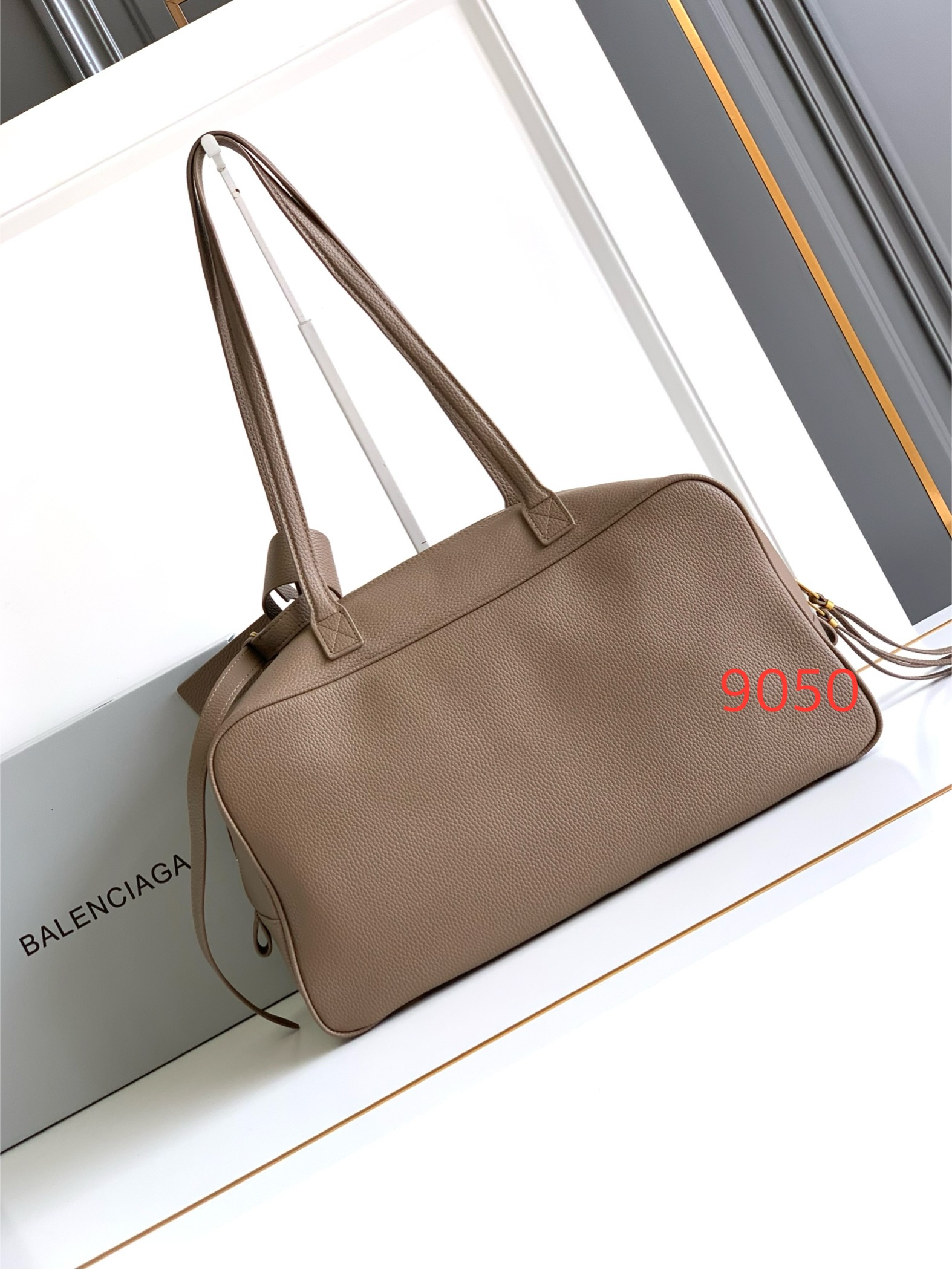 Balenciaga large everyday