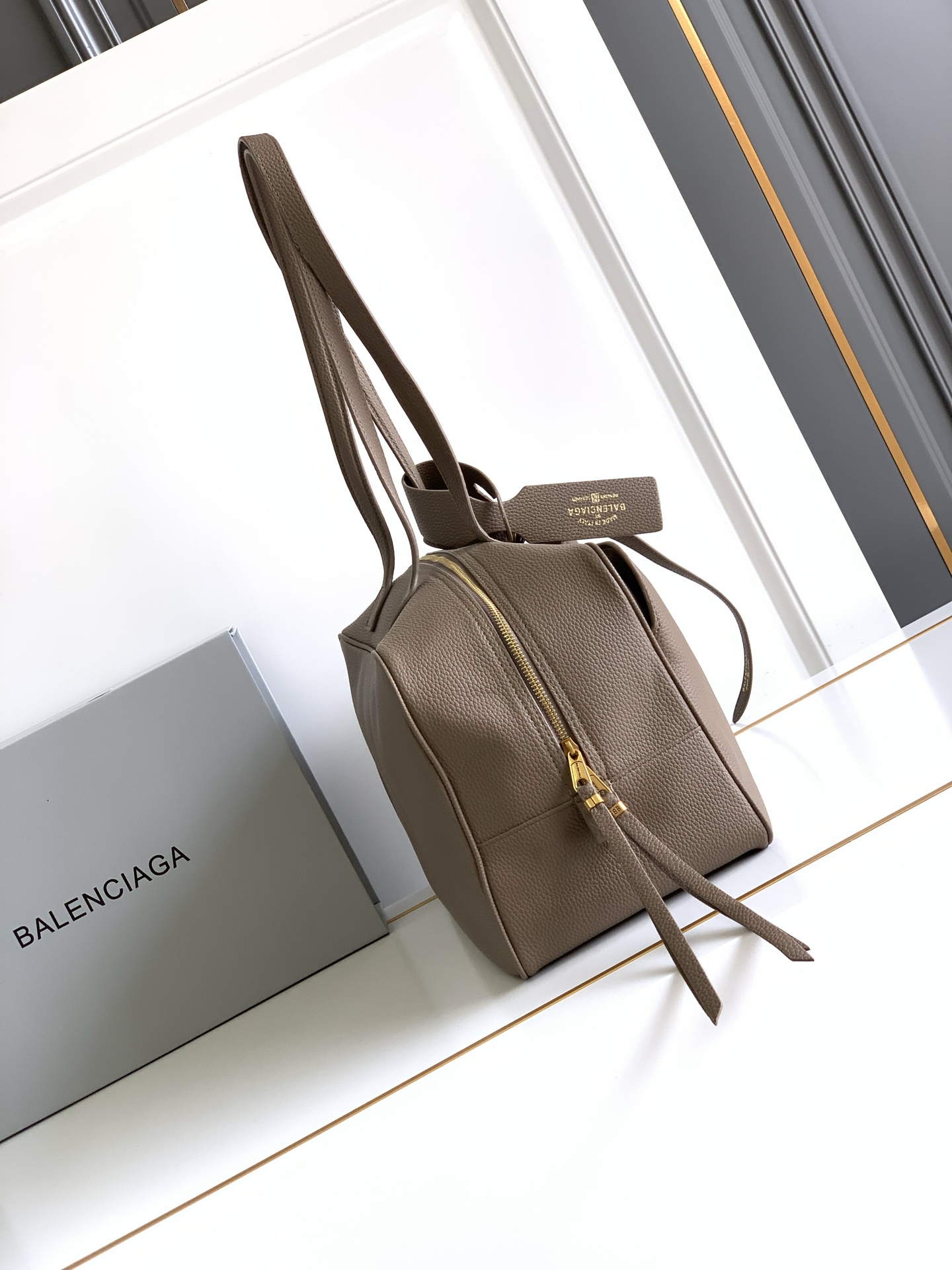 Balenciaga large everyday