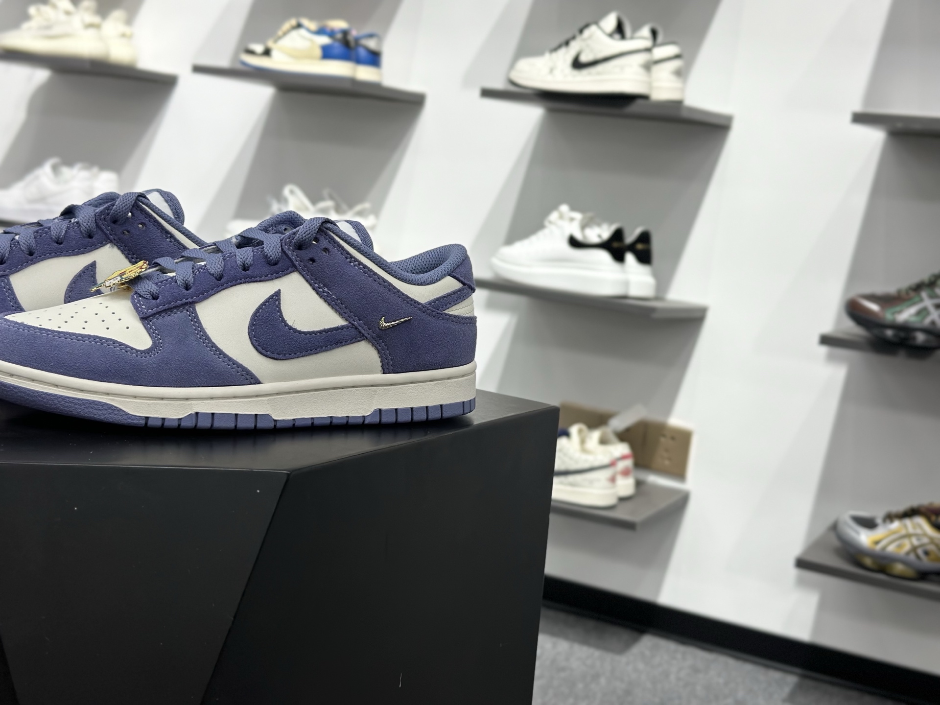 220 Nike SB Dunk Low 马年 低帮休闲板鞋 IB4417-100-Chinese UA Cheap High Quatity Brand Clothes Bags handbags Sneakers wholesale wholesaler seller from China Factory suppliers Fashion Clothing Shoes best Quality Beautiful Price 220 Nike SB Dunk Low 马年 低帮休闲板鞋 IB4417-100