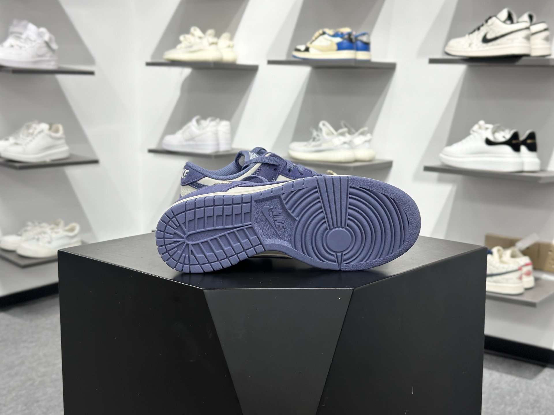 220 Nike SB Dunk Low 马年 低帮休闲板鞋 IB4417-100-Chinese UA Cheap High Quatity Brand Clothes Bags handbags Sneakers wholesale wholesaler seller from China Factory suppliers Fashion Clothing Shoes best Quality Beautiful Price 220 Nike SB Dunk Low 马年 低帮休闲板鞋 IB4417-100