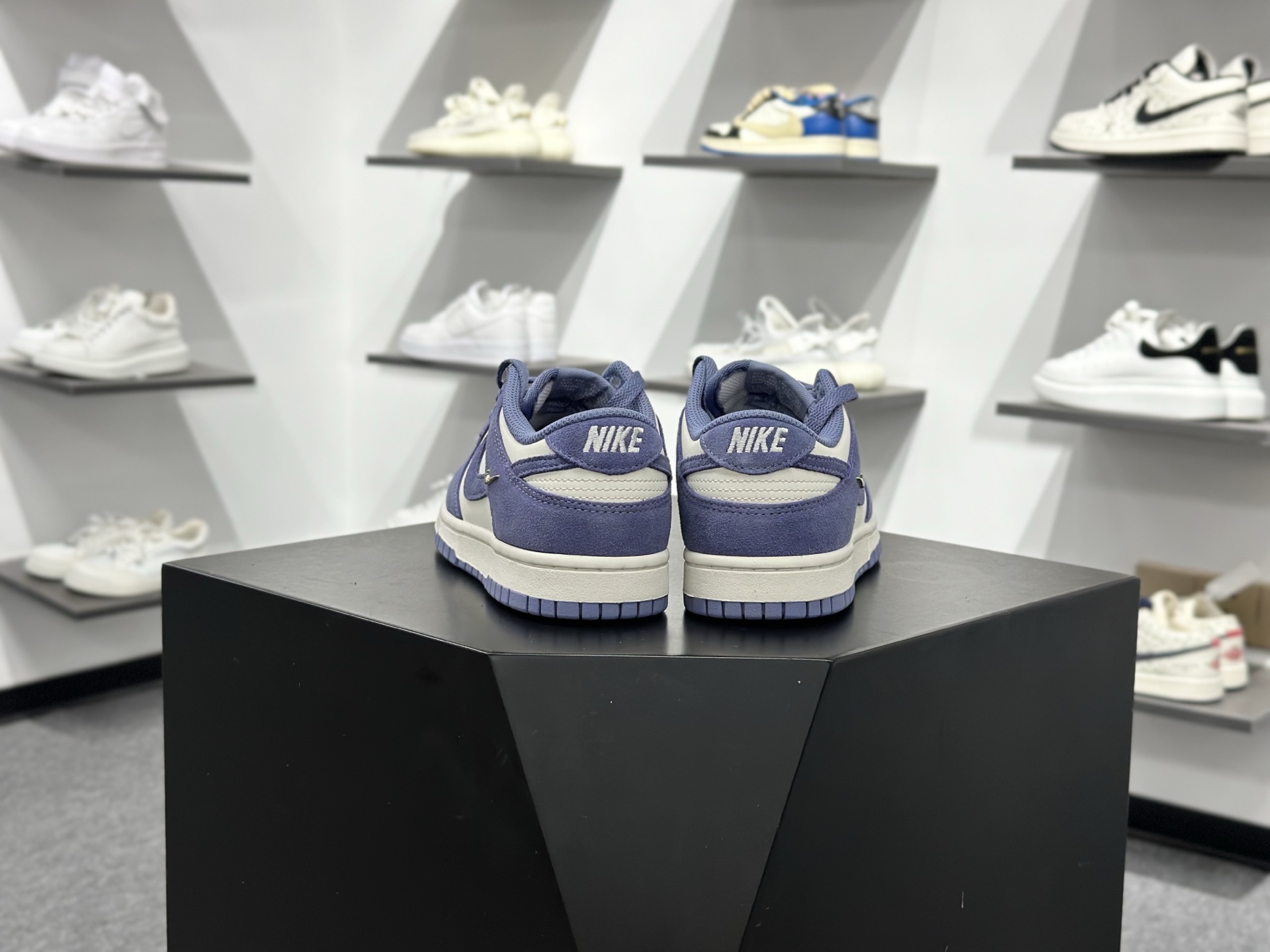 220 Nike SB Dunk Low 马年 低帮休闲板鞋 IB4417-100-Chinese UA Cheap High Quatity Brand Clothes Bags handbags Sneakers wholesale wholesaler seller from China Factory suppliers Fashion Clothing Shoes best Quality Beautiful Price 220 Nike SB Dunk Low 马年 低帮休闲板鞋 IB4417-100