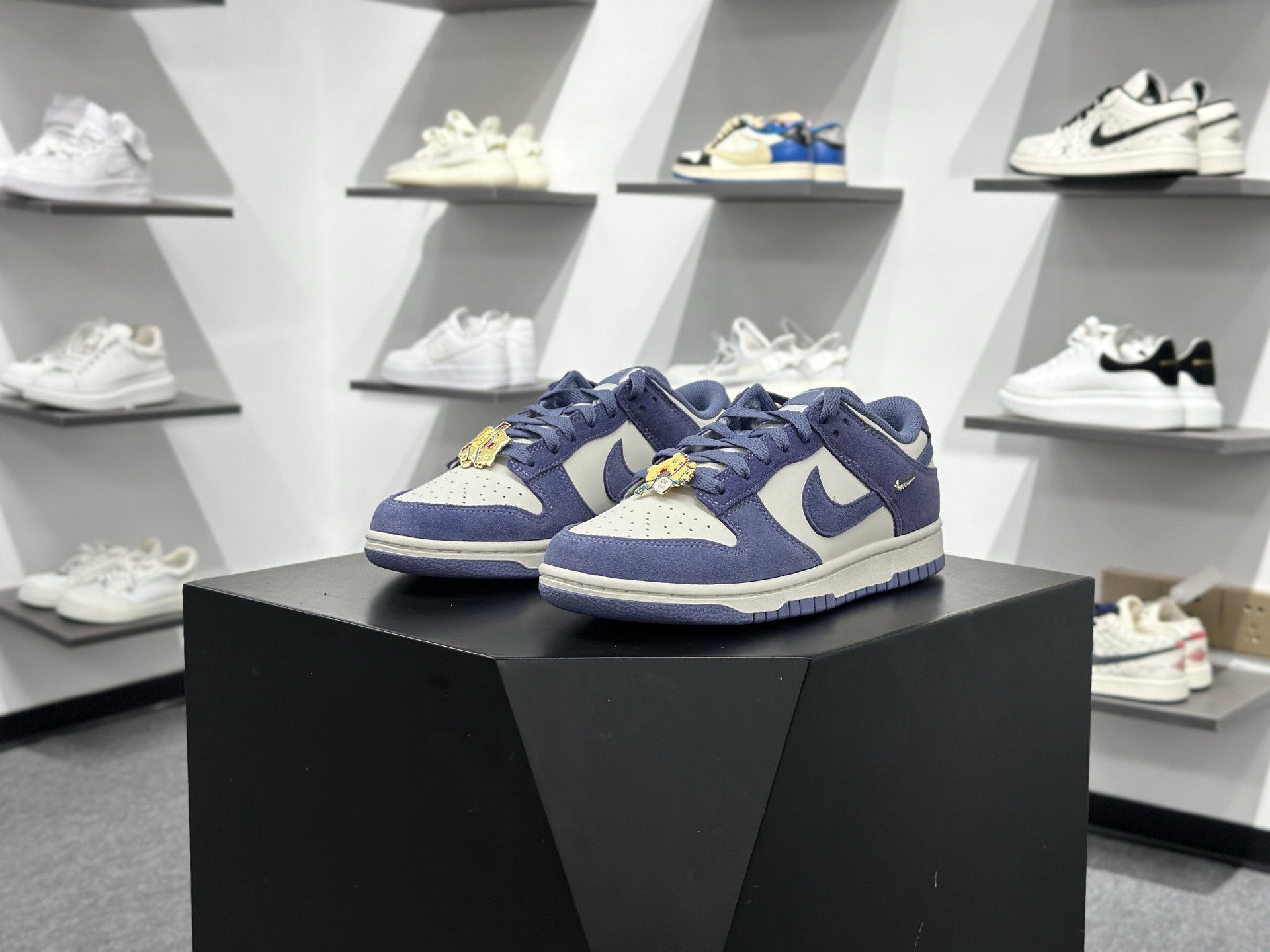 220 Nike SB Dunk Low 马年 低帮休闲板鞋 IB4417-100-Chinese UA Cheap High Quatity Brand Clothes Bags handbags Sneakers wholesale wholesaler seller from China Factory suppliers Fashion Clothing Shoes best Quality Beautiful Price 220 Nike SB Dunk Low 马年 低帮休闲板鞋 IB4417-100