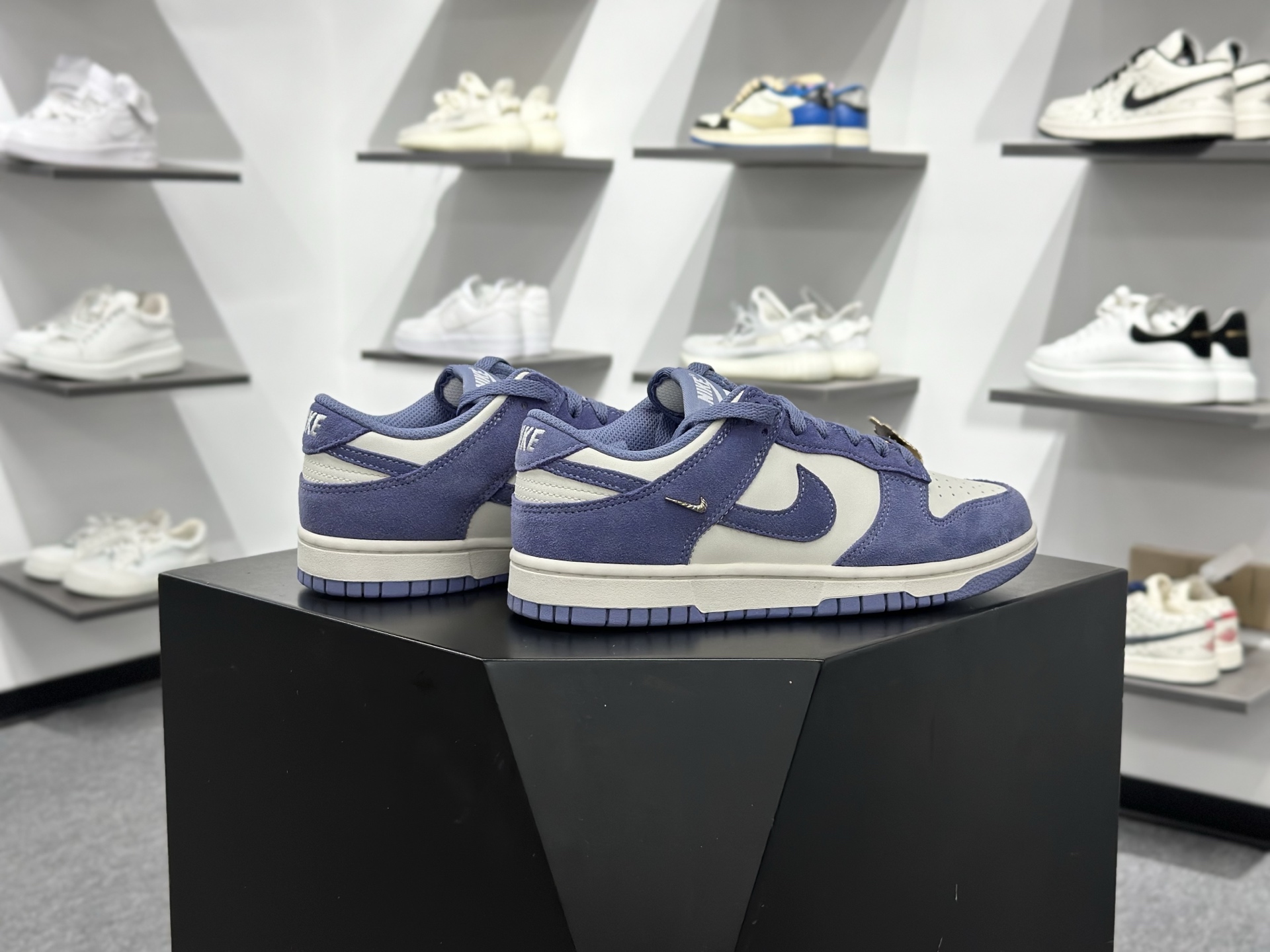 220 Nike SB Dunk Low 马年 低帮休闲板鞋 IB4417-100-Chinese UA Cheap High Quatity Brand Clothes Bags handbags Sneakers wholesale wholesaler seller from China Factory suppliers Fashion Clothing Shoes best Quality Beautiful Price 220 Nike SB Dunk Low 马年 低帮休闲板鞋 IB4417-100